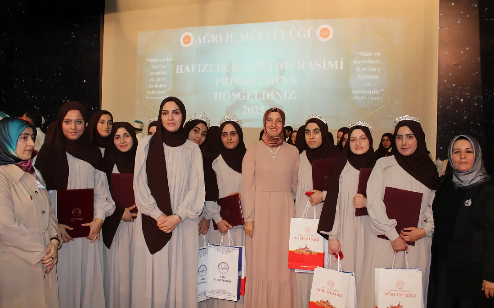 Kur'an nesli yetişiyor: Ağrı'da 117 hafız belgelerini aldı