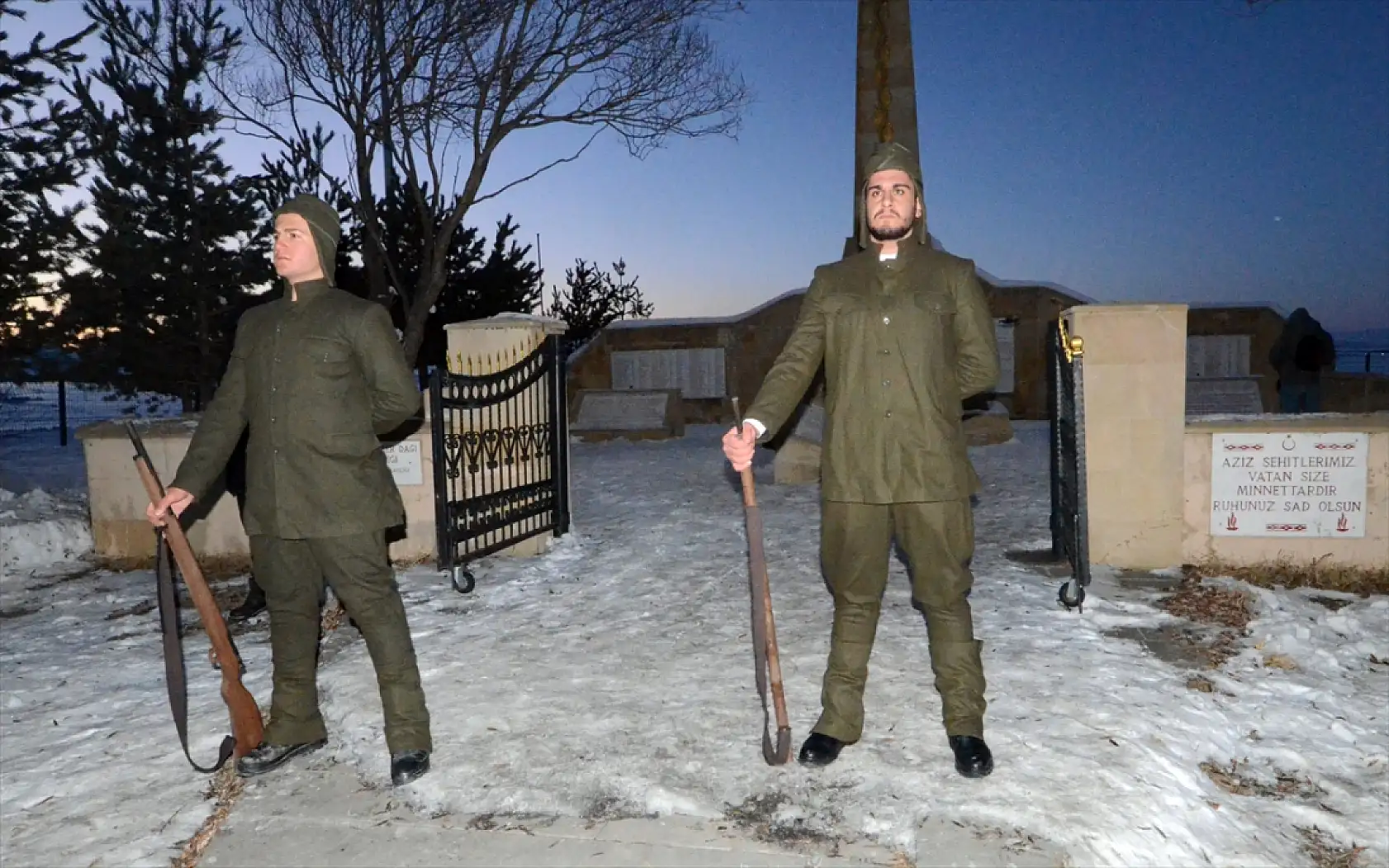 Sarıkamış'ta eksi 10 derecede saygı nöbeti