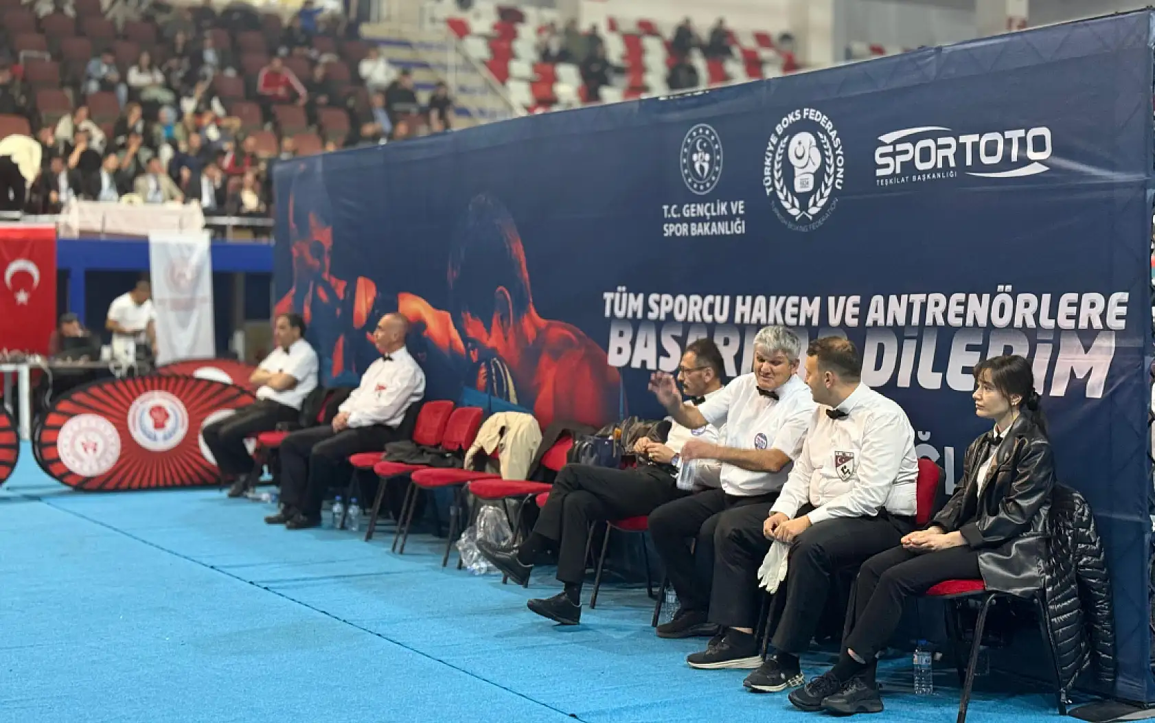 Türkiye'nin genç altın yumrukları Ağrı'da ringe çıktı