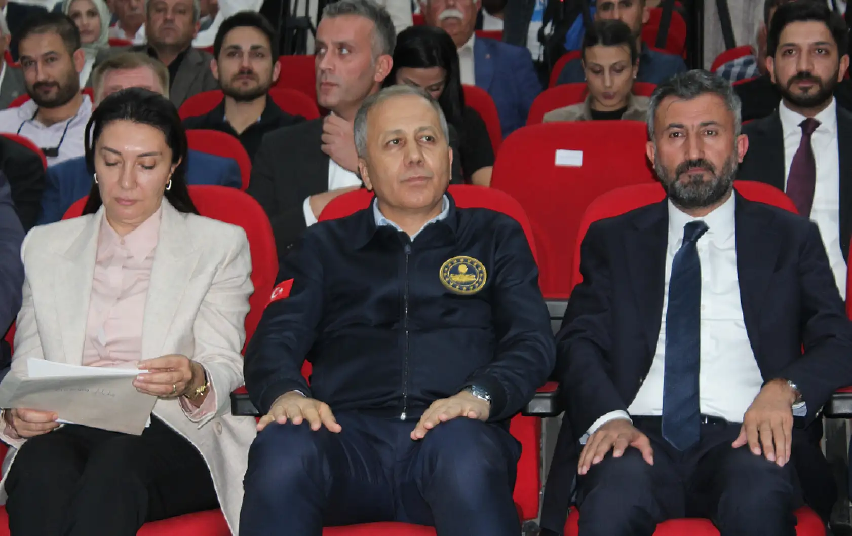 İçişleri Bakanı Ali Yerlikaya Ağrı'da partililerle buluştu