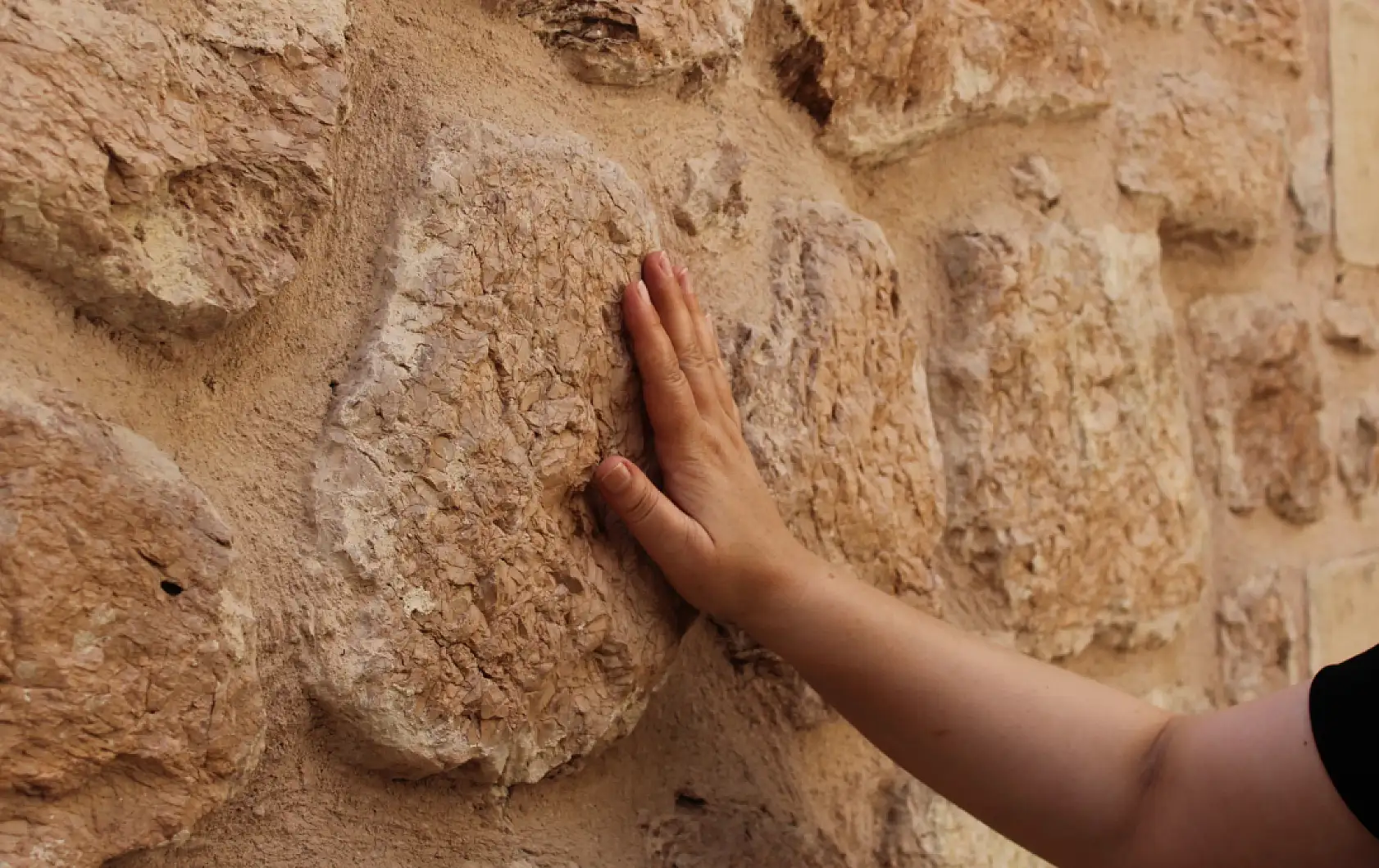Doğunun incisi, taşlarındaki sırlarla ziyaretçilerini büyülüyor