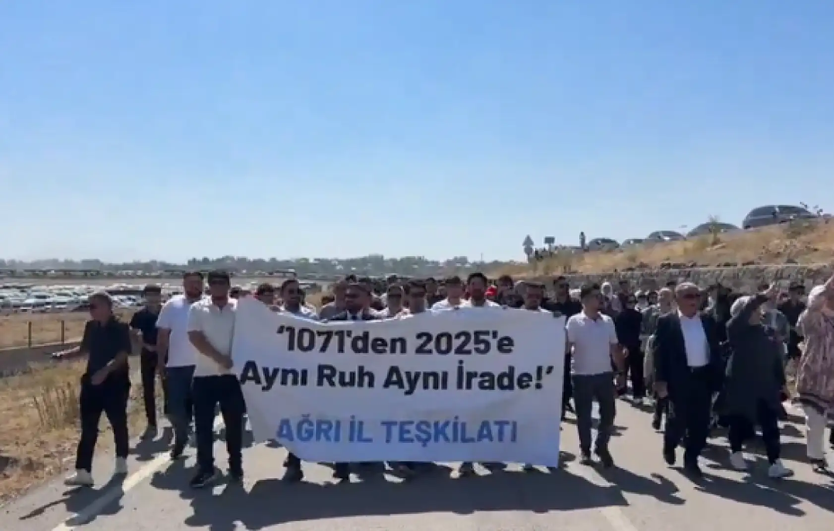 Ağrılılar Sultan Alparslan'ın izinde Malazgirt'e yürüdü