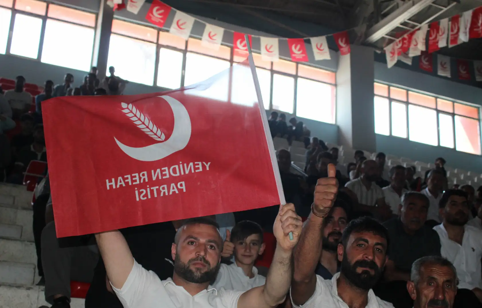 Erbakan Patnos'ta çarşı esnafıyla bir araya geldi