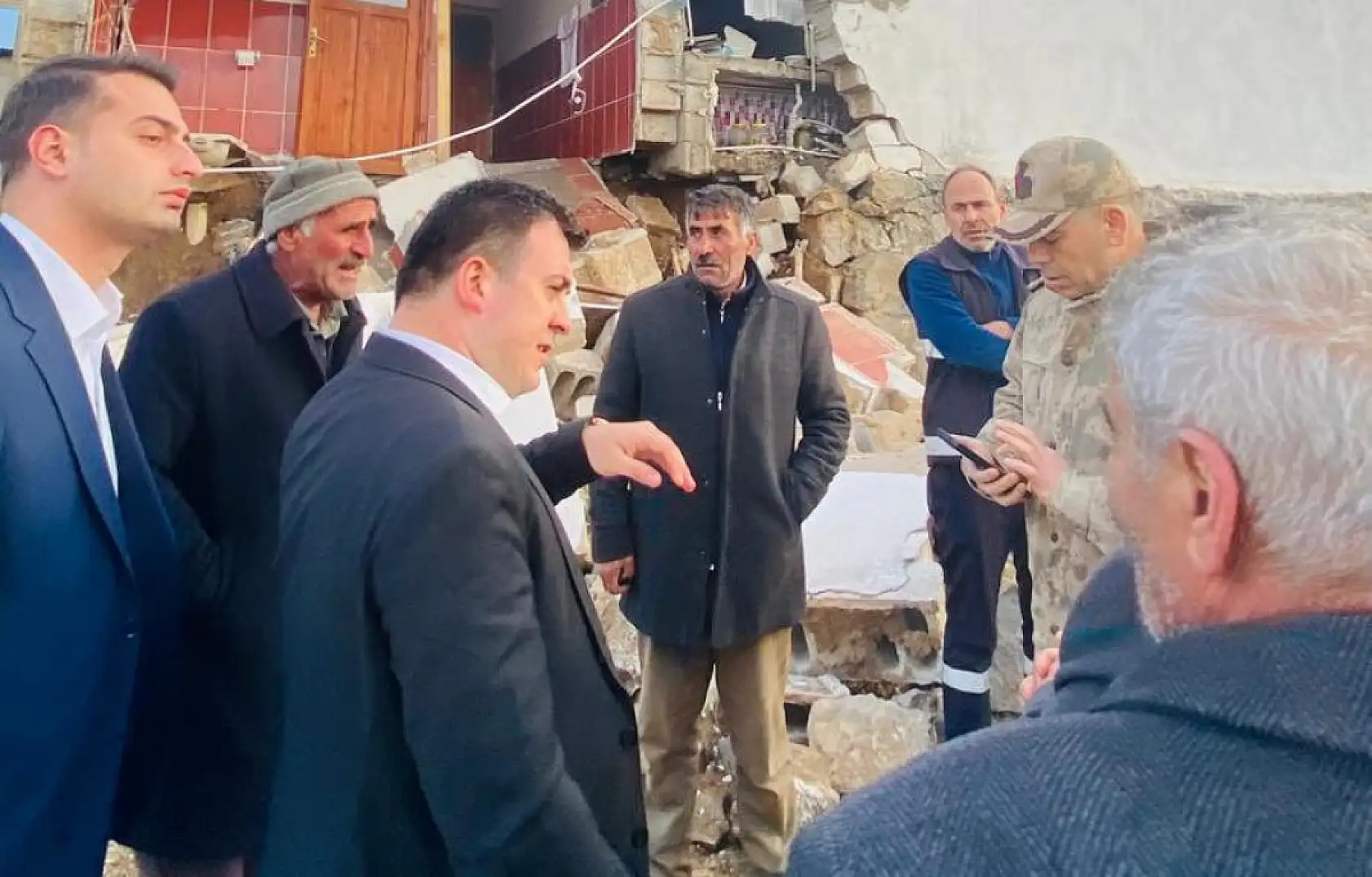 Patnos'ta depremin ardından sahada inceleme