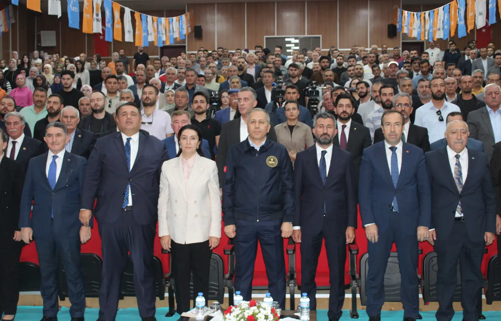 İçişleri Bakanı Ali Yerlikaya Ağrı'da partililerle buluştu