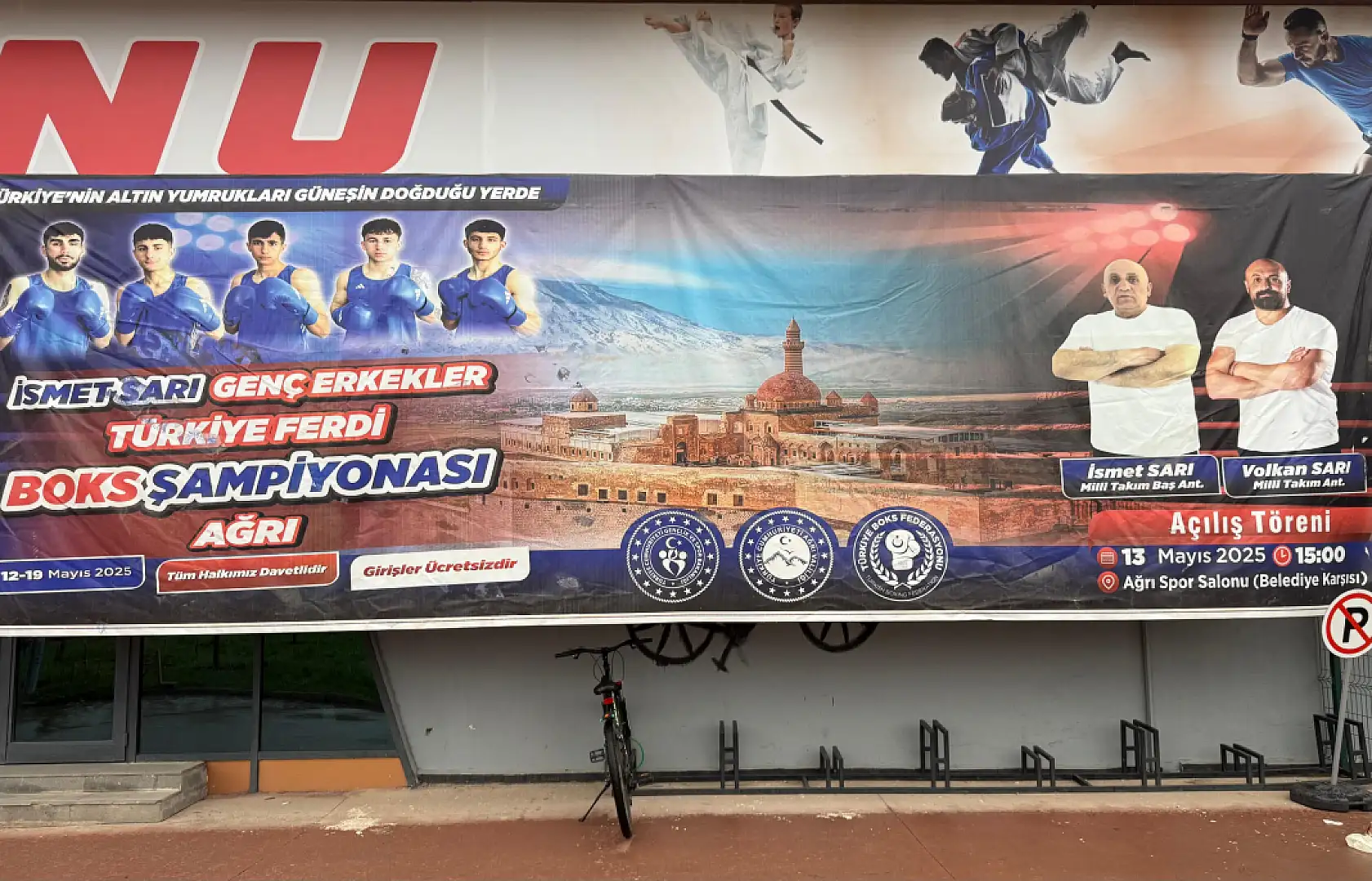 Türkiye'nin genç altın yumrukları Ağrı'da ringe çıktı