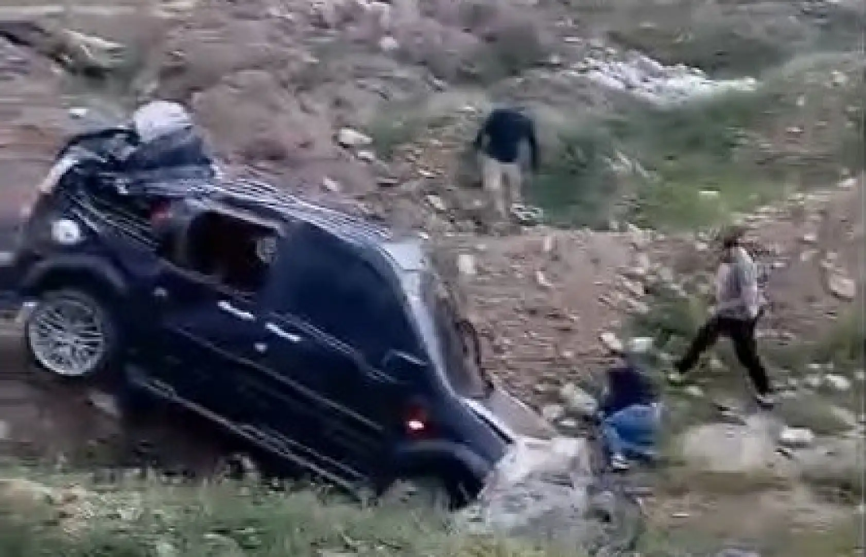 Doğubayazıt-Iğdır yolunda feci kaza: Araç şarampole uçtu