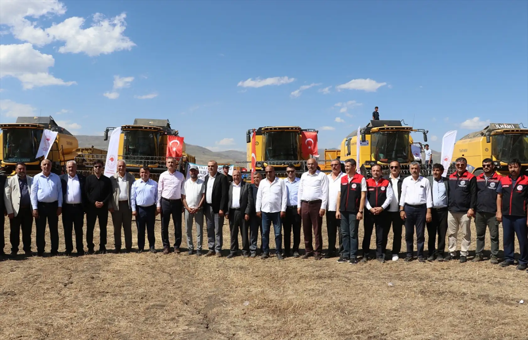 Ağrı ovasında buğday bereketi yaşanıyor