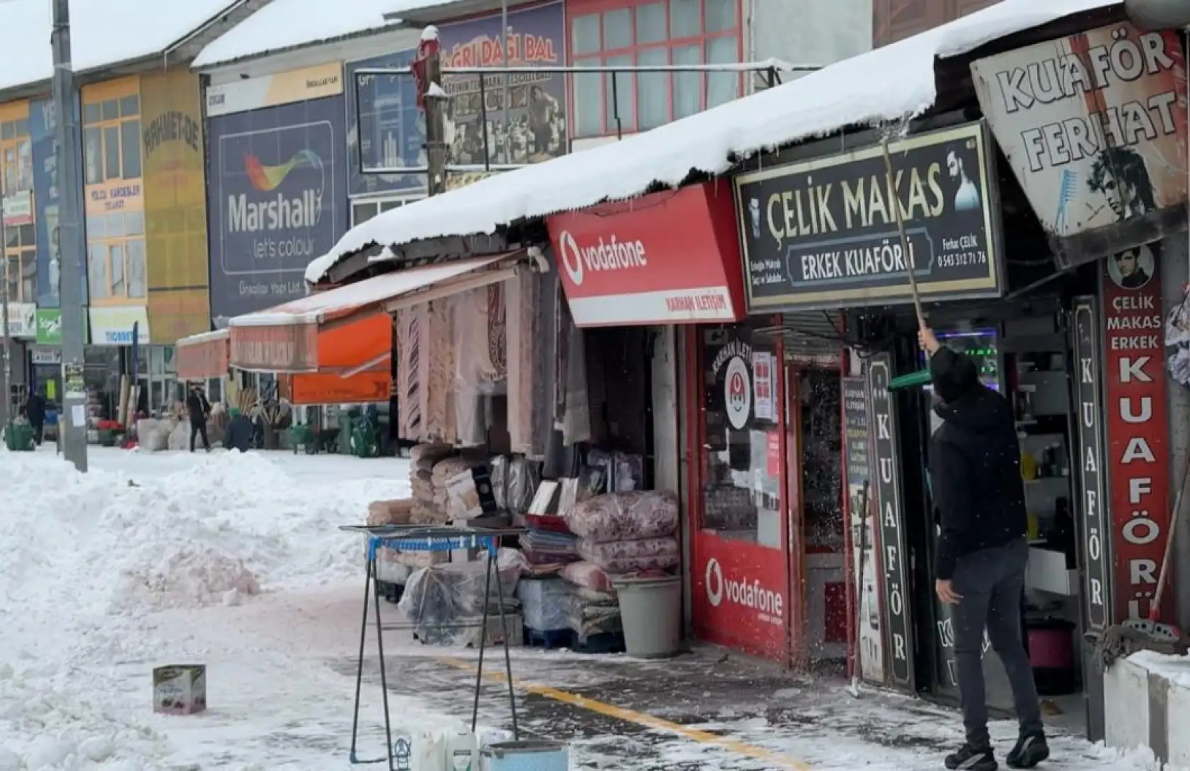 Ağrı'da buz mesaisi