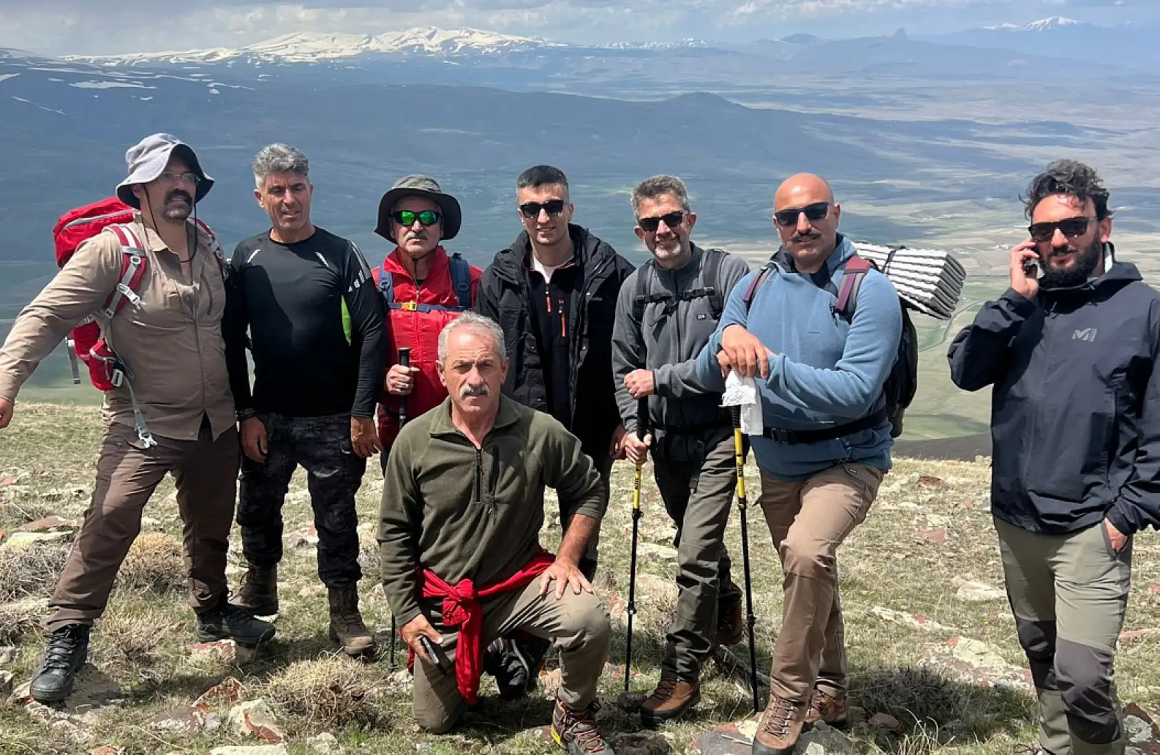 Doğubayazıtlı doğaseverler bu kez Harmandöven Kervansarayı'nı keşfetti