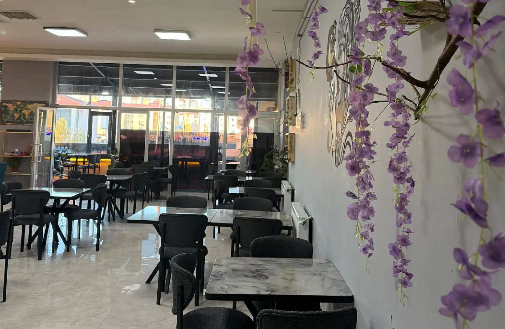 Kadınlar ve gençlerin sosyal katılımını destekleyen kafe Ağrı'da ilgi gördü