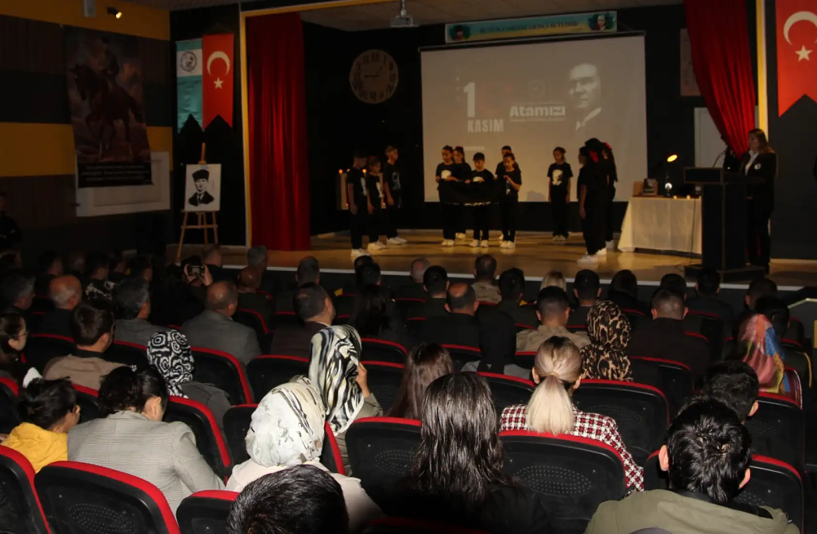 Doğubayazıt'ta sirenler çaldı, ilçe tek yürek oldu