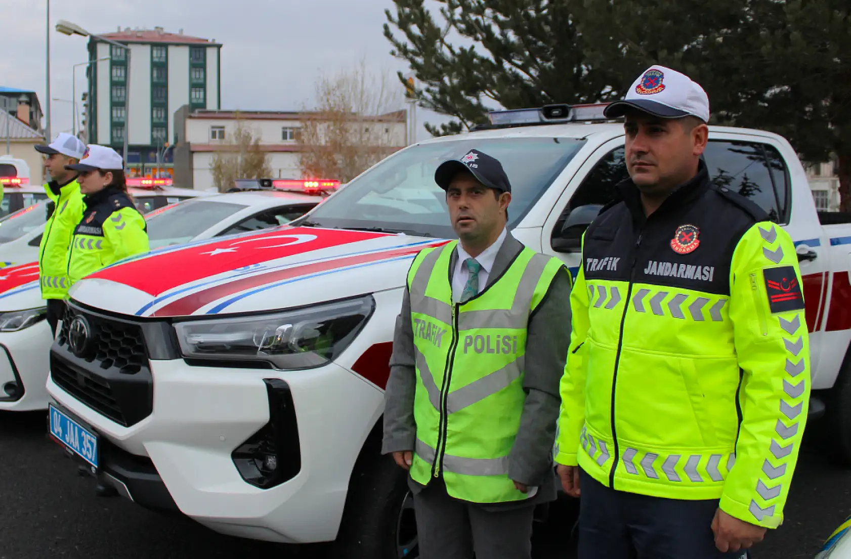 Ağrı'da Emniyet ve Jandarma Teşkilatı'na 85 yeni araç teslim edildi