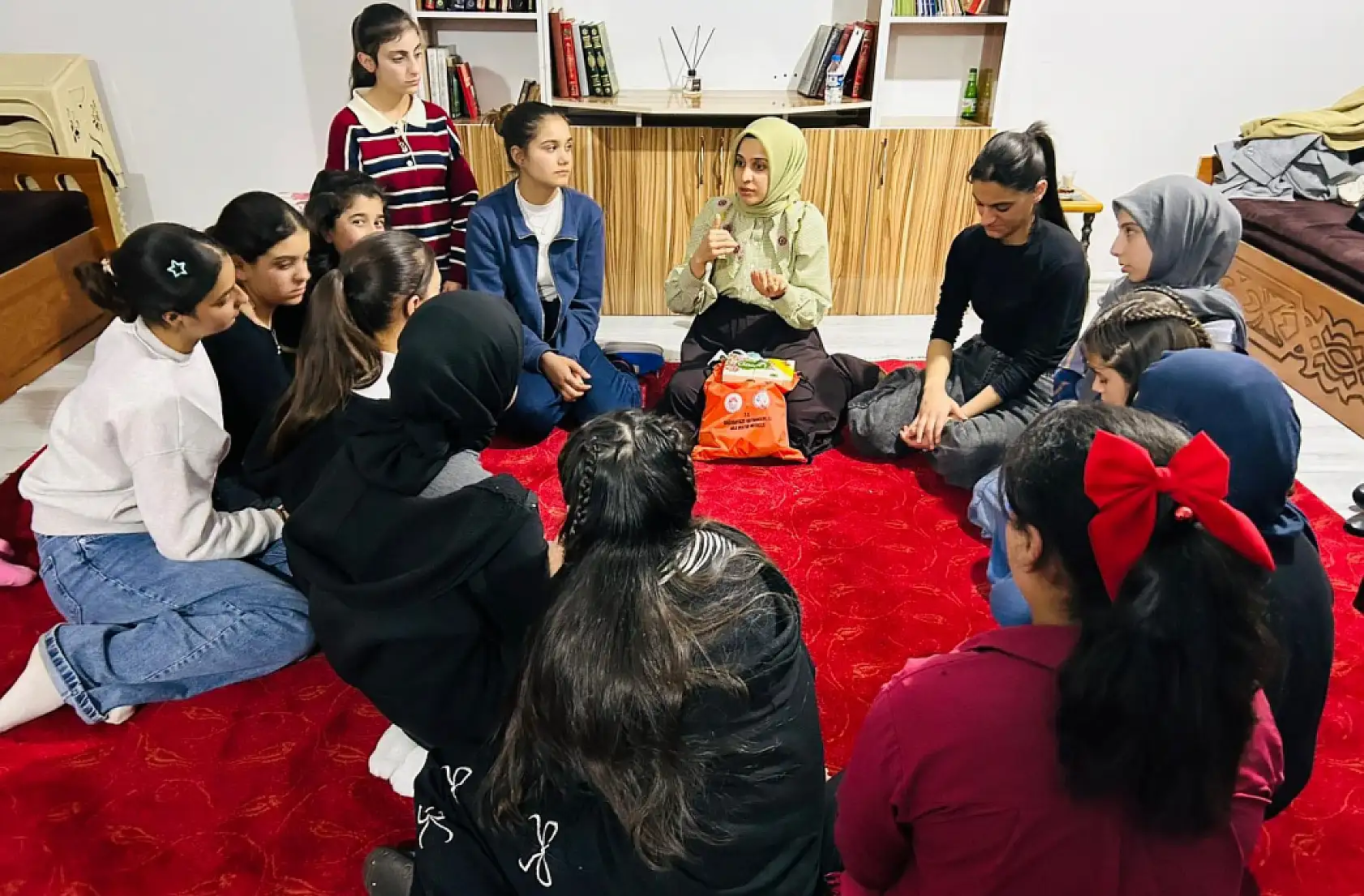 Ağrı'da Kaymakam eşi öğrenciler ile buluştu: hem anlattı hem dinledi