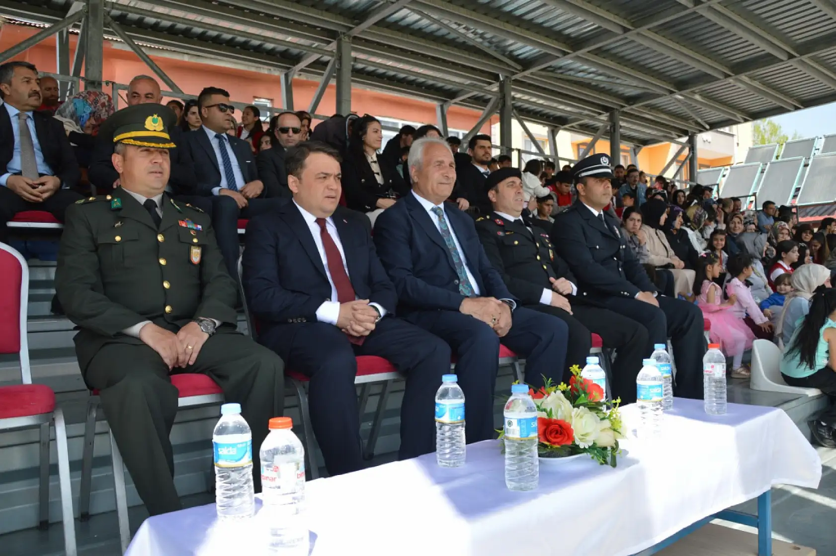 Eleşkirt'te genç sporcular okçuluk performanslarıyla dikkatleri üzerine çekti