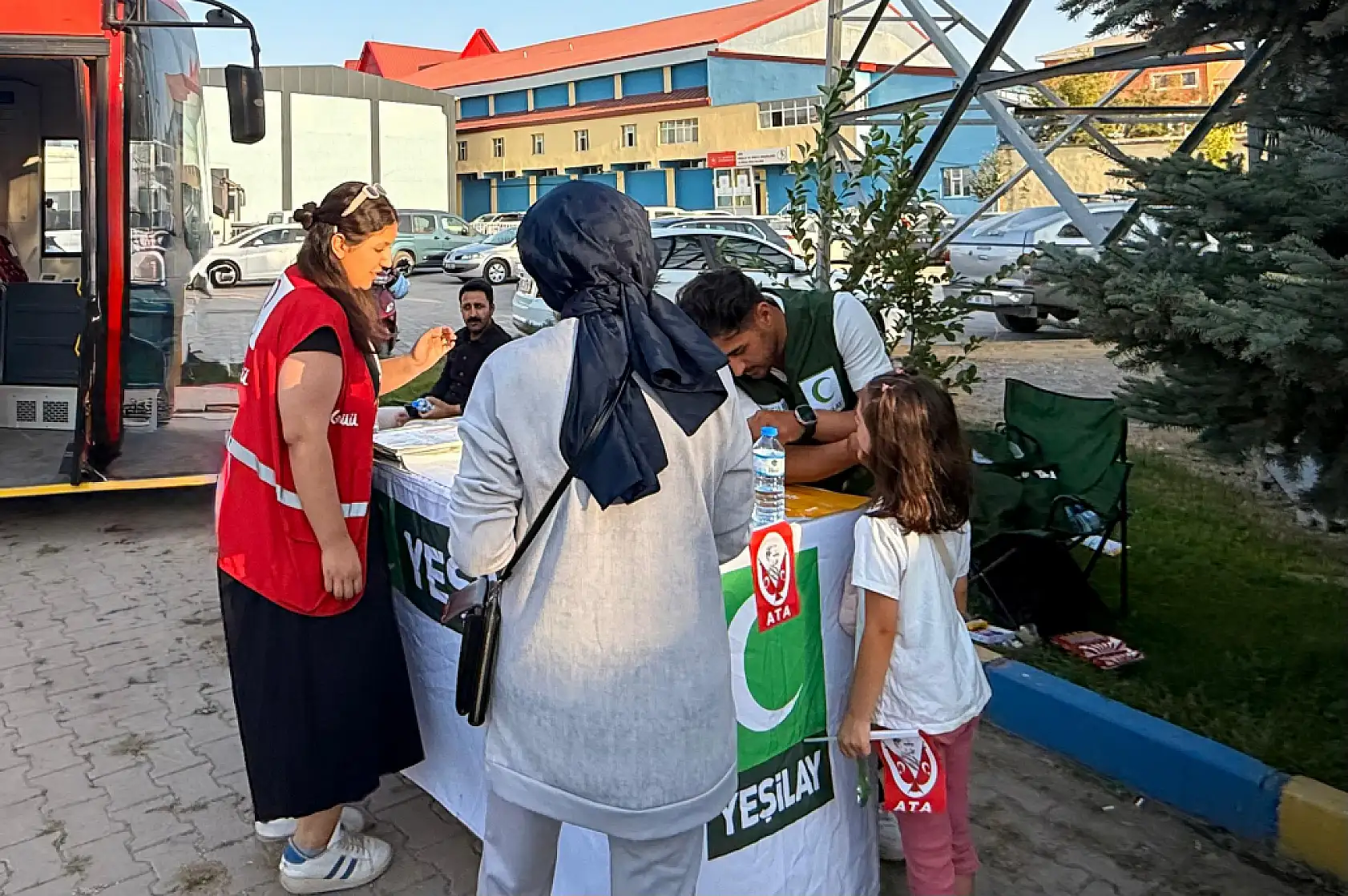 Ağrı'da çocuklar ve aileler Yeşilay standında hem öğrendi hem eğlendi
