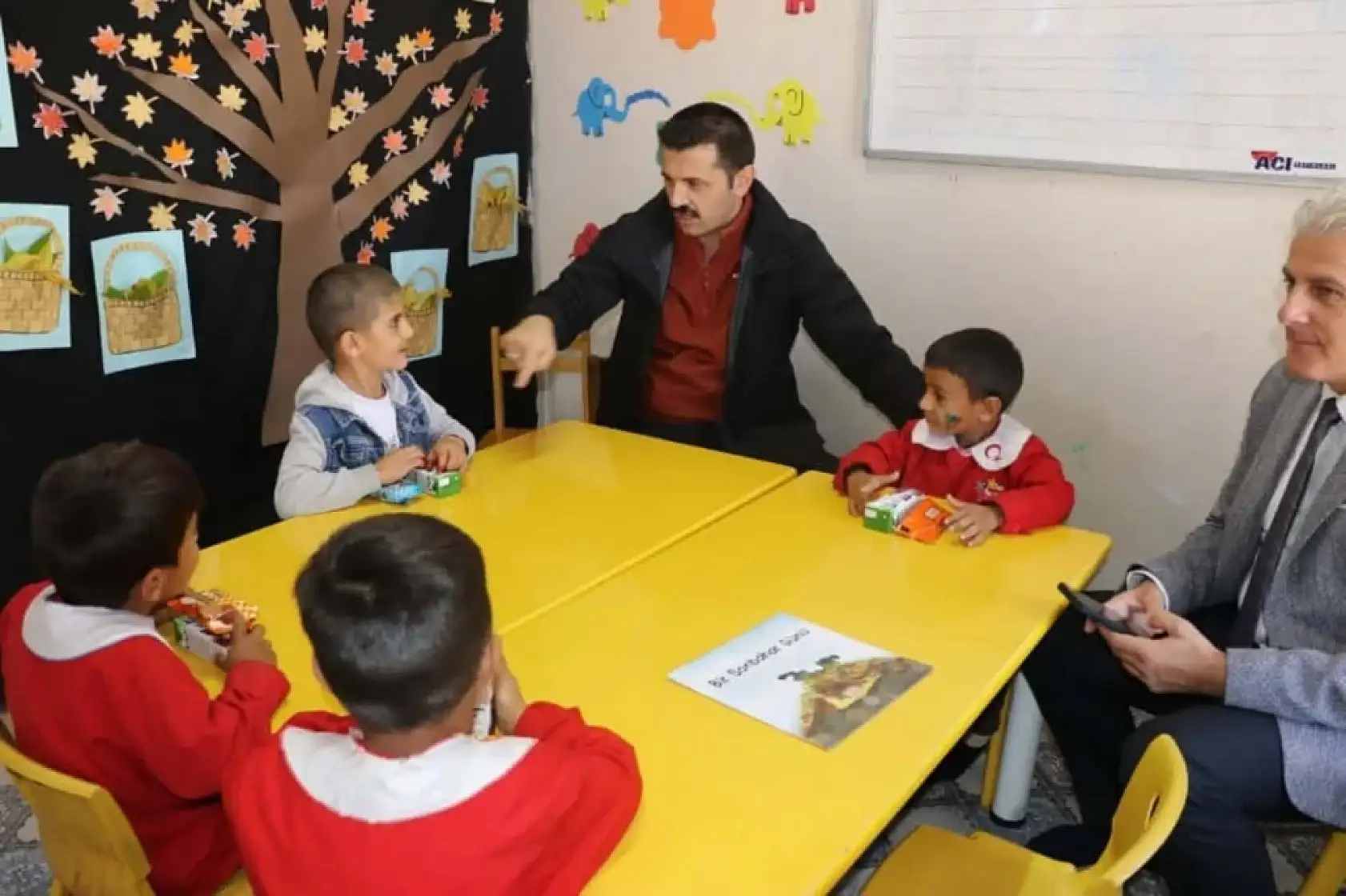Tutak Kaymakamı Coşkun'dan köy okullarına sıcak ziyaret