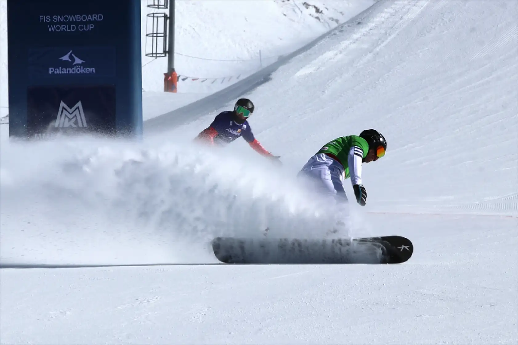 Palandöken'de uluslararası snowboard heyecanı