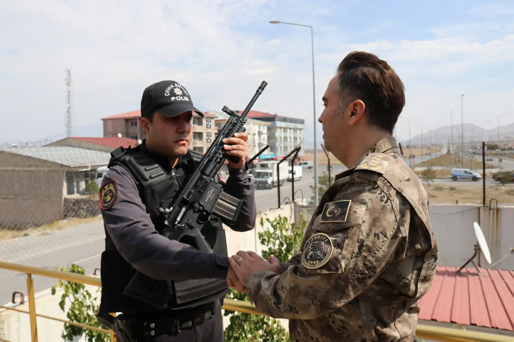 Müdür Önder, sınır ilçesi Doğubayazıt'ta çalışmaları yerinde inceledi