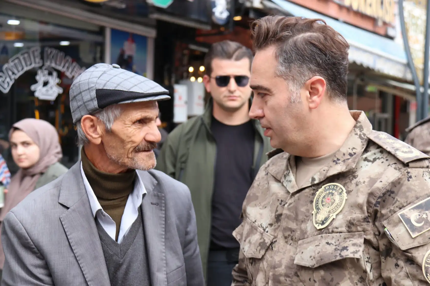 Müdür Önder, Doğubayazıt'ta esnafla samimi sohbetler gerçekleştirdi