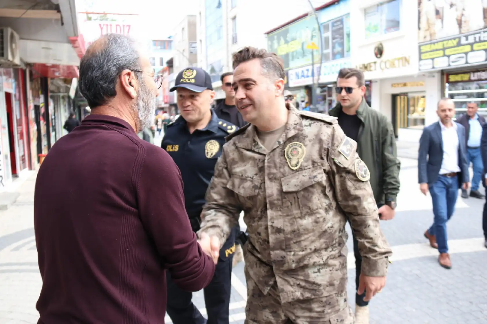 Müdür Önder, Doğubayazıt'ta esnafla samimi sohbetler gerçekleştirdi