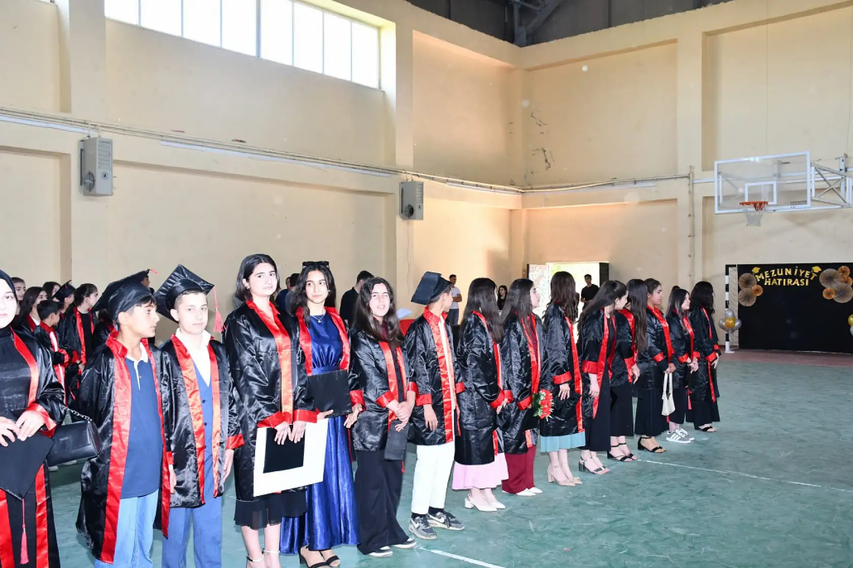 Patnos Kiptaş Ortaokulu mezunlarını uğurladı
