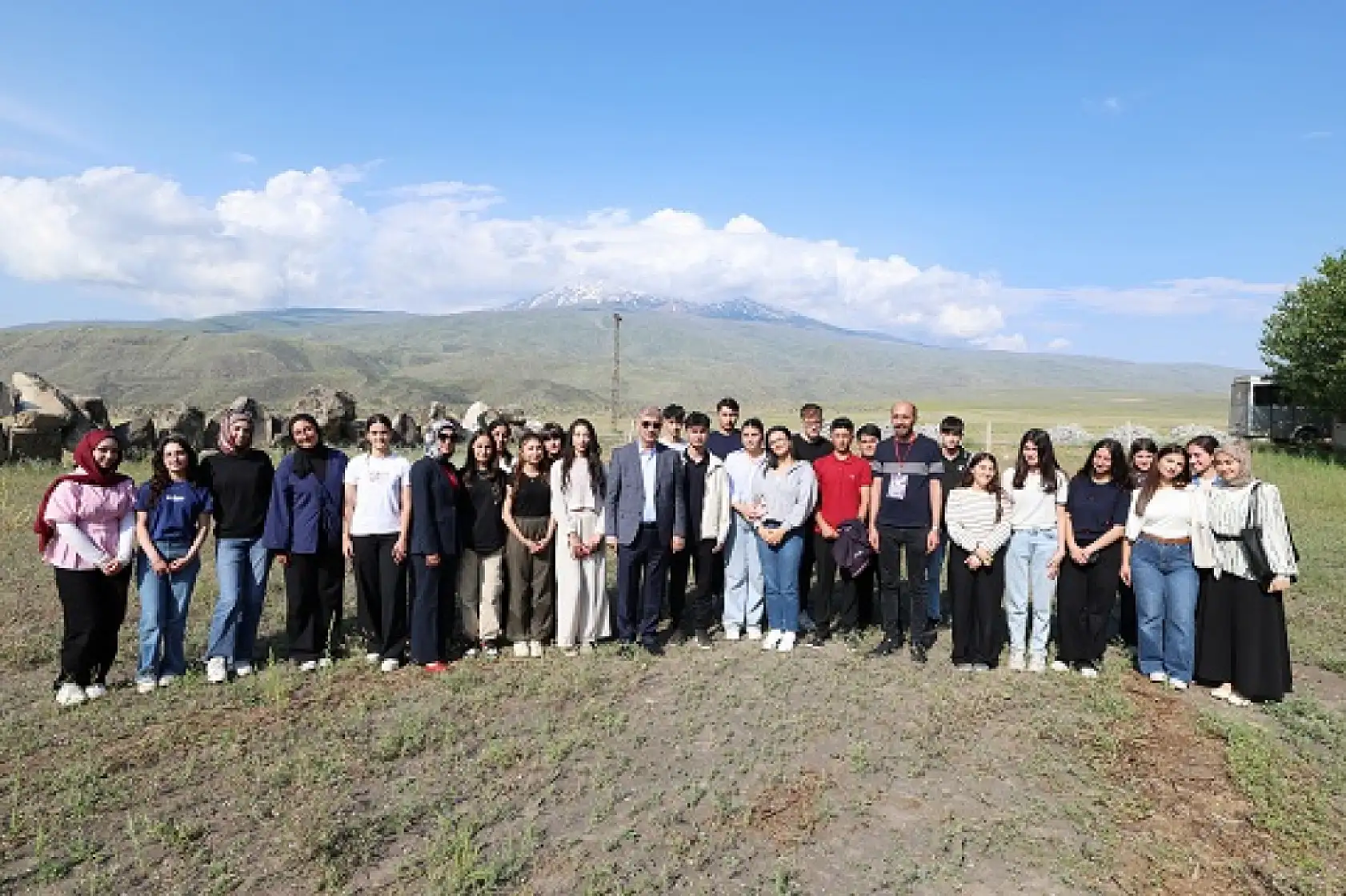 Rektör Gülçin gençlerle bu kez Ağrı Dağı eteğinde buluştu