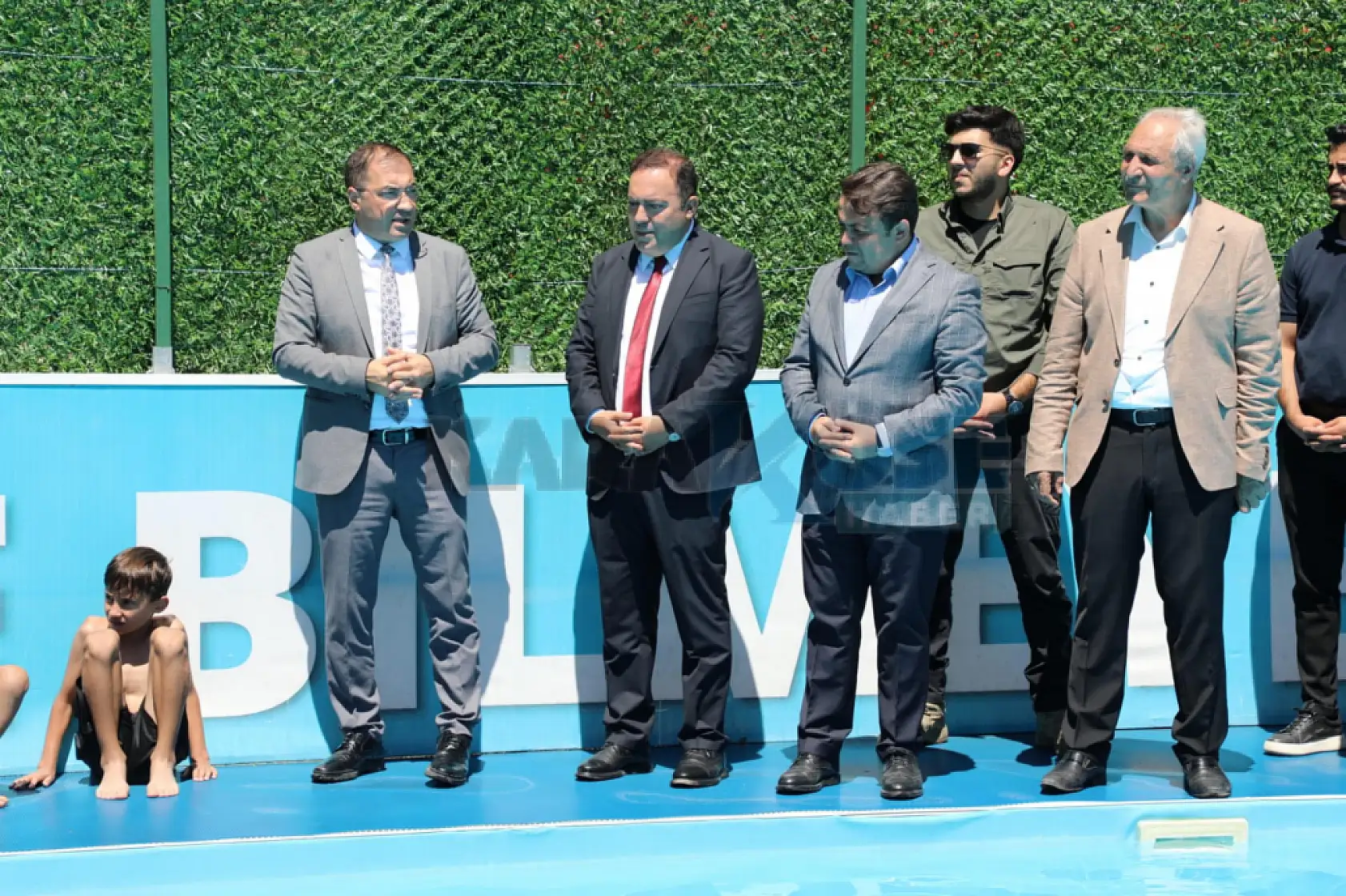 Eleşkirt'te gençler yaz tatilini sanat ve sporla değerlendiriyor