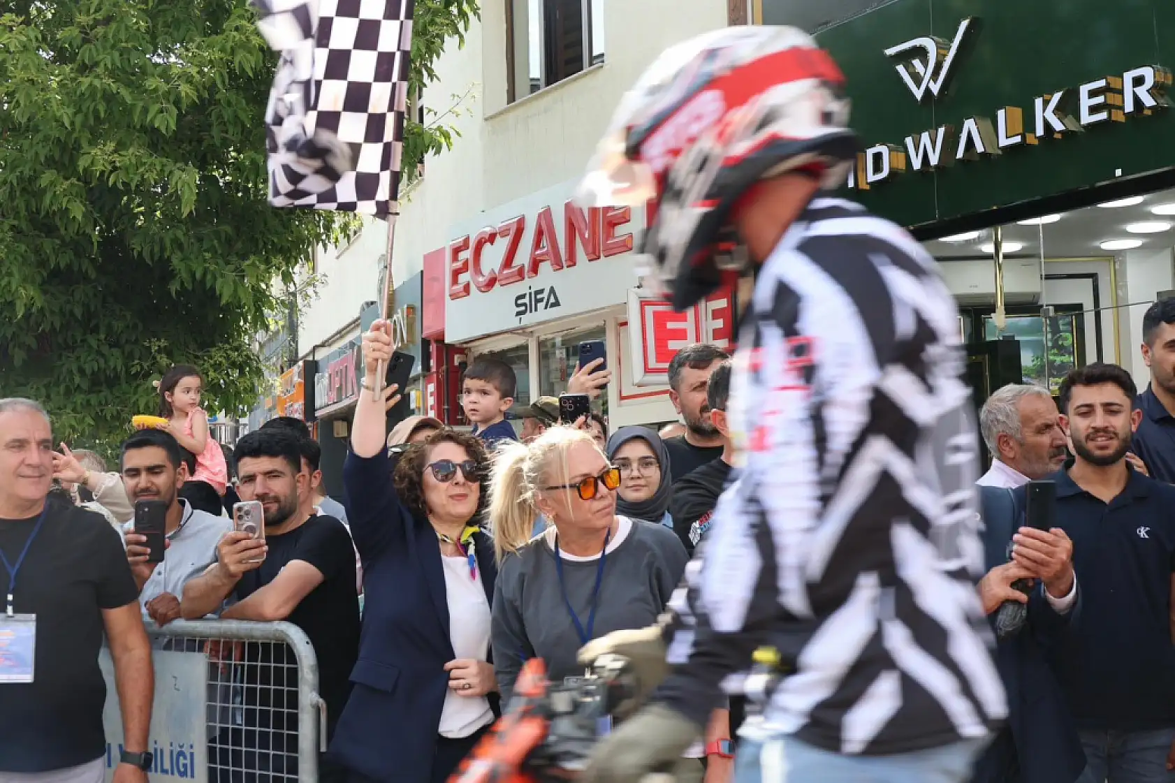 Ağrı'da şampiyona heyecanı! Motosiklet gösterisi nefes kesti