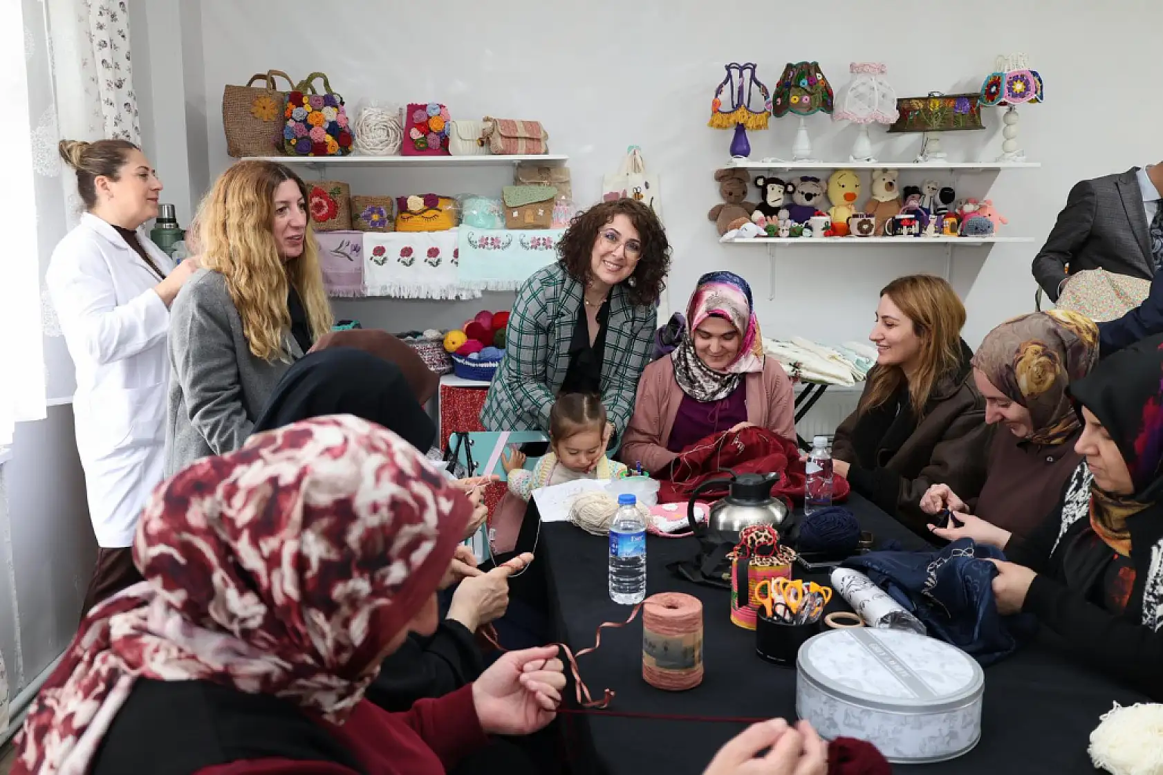 Vali Bozkurt  eşi Betül Bozkurt ile birlikte Aile Destek Merkezlerini ziyaret etti
