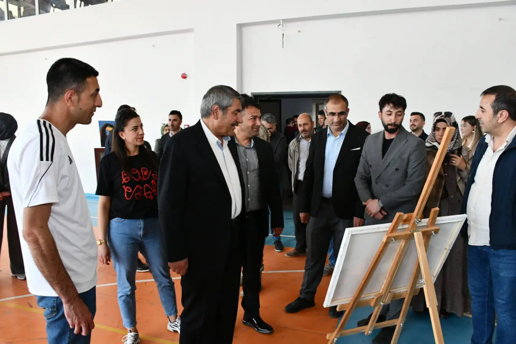 Patnos'ta öğrencilerin el emeği göz nuru eserleri sergilendi