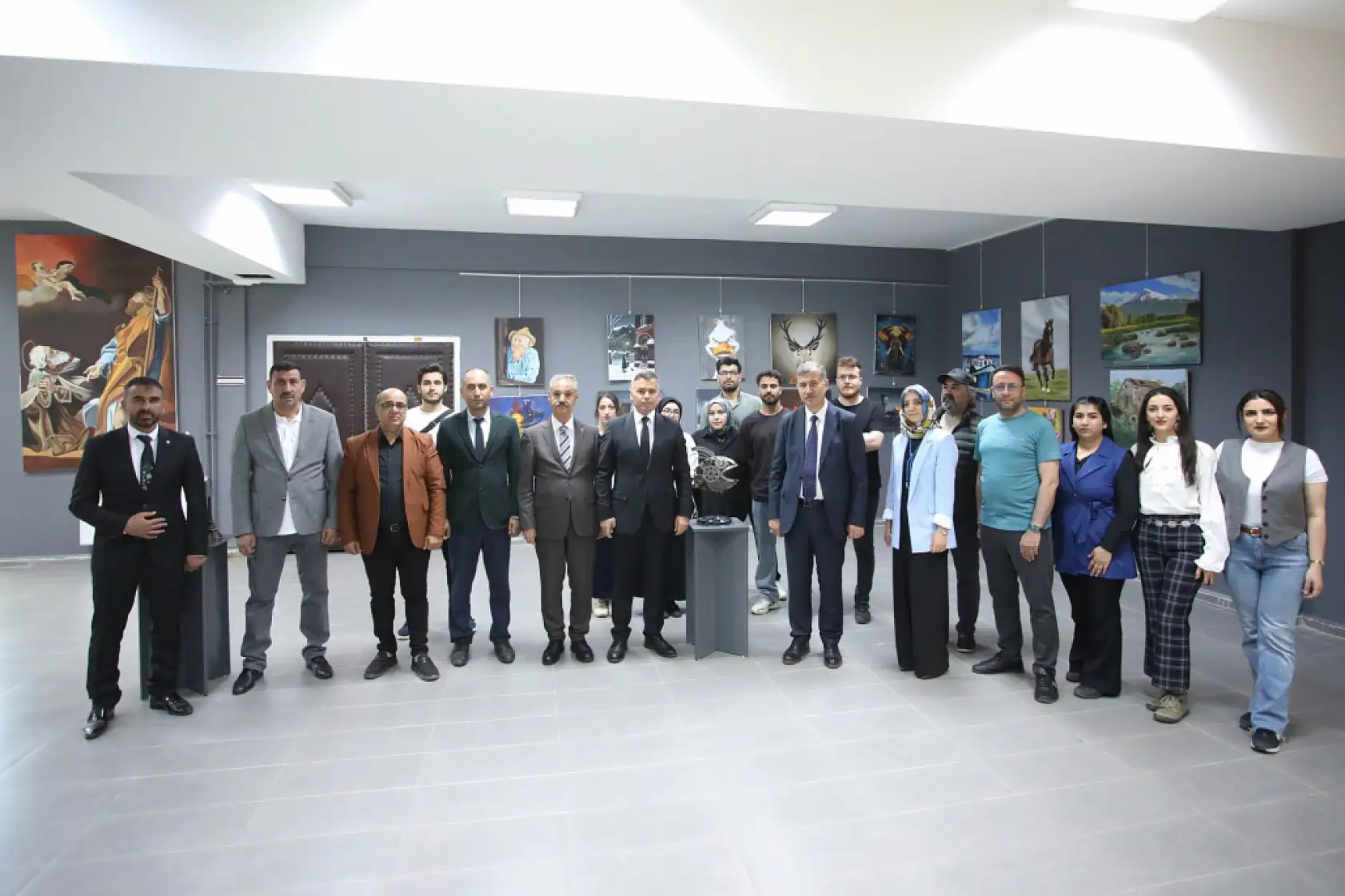 Eğitim Fakültesi öğrencileri eserlerini sanatseverlerle buluşturdu