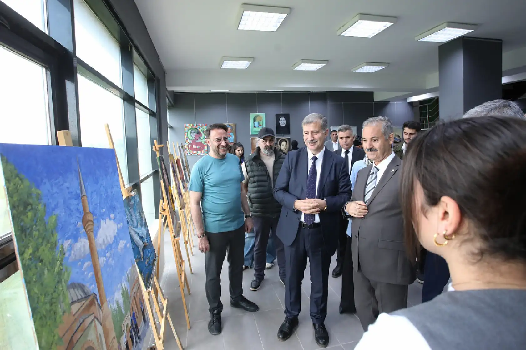 Eğitim Fakültesi öğrencileri eserlerini sanatseverlerle buluşturdu