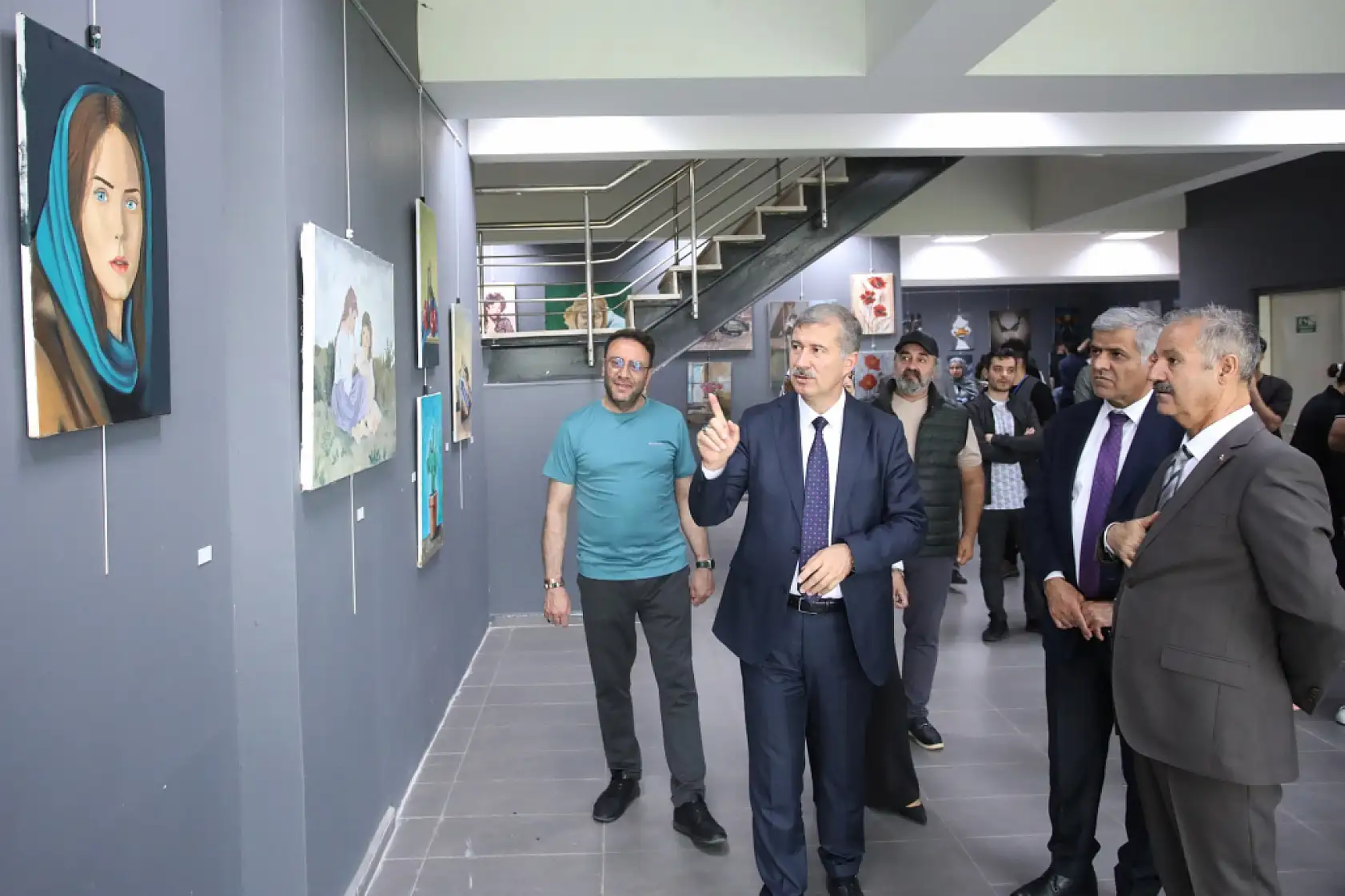 Eğitim Fakültesi öğrencileri eserlerini sanatseverlerle buluşturdu