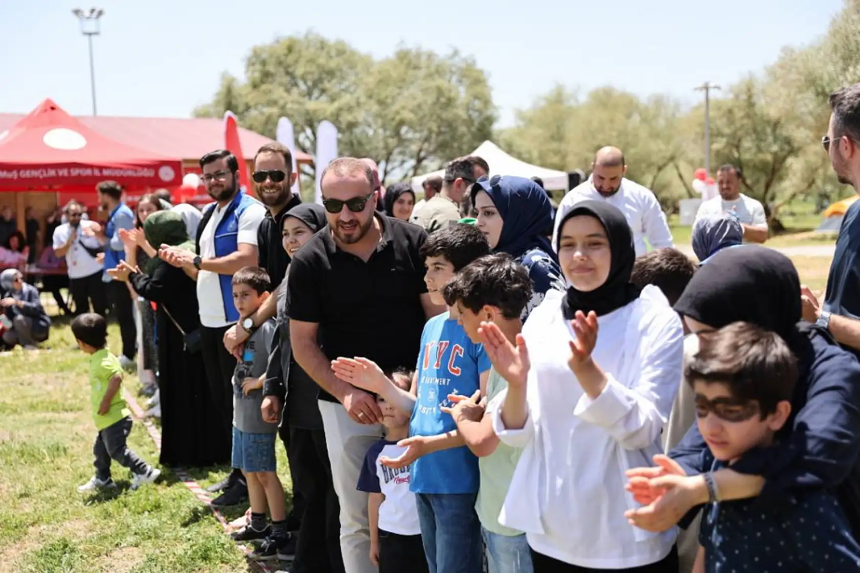 Muş'ta Büyük Aile Festivalinde Renkli ve Neşeli Anlar Yaşandı