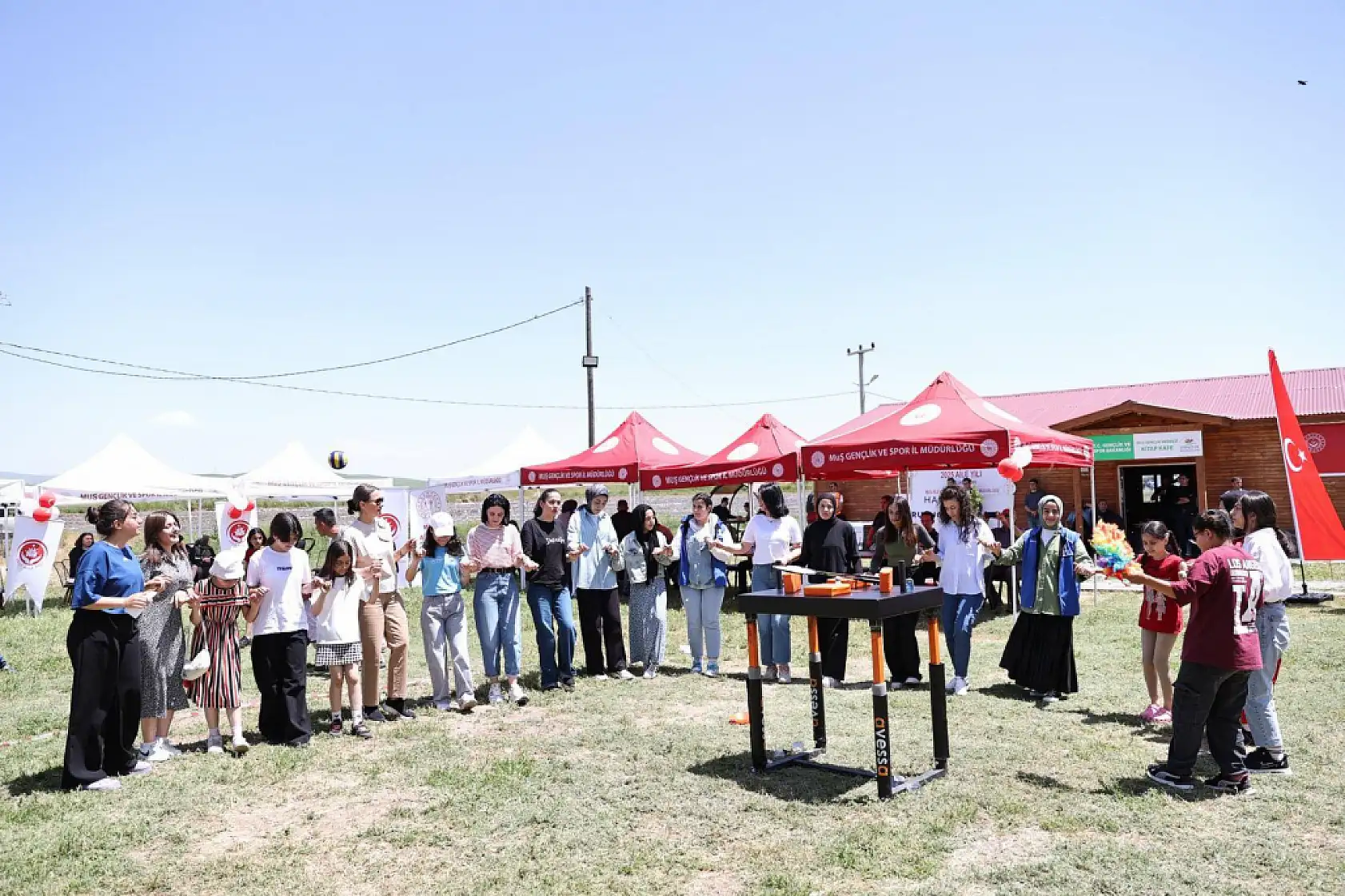 Muş'ta Büyük Aile Festivalinde Renkli ve Neşeli Anlar Yaşandı