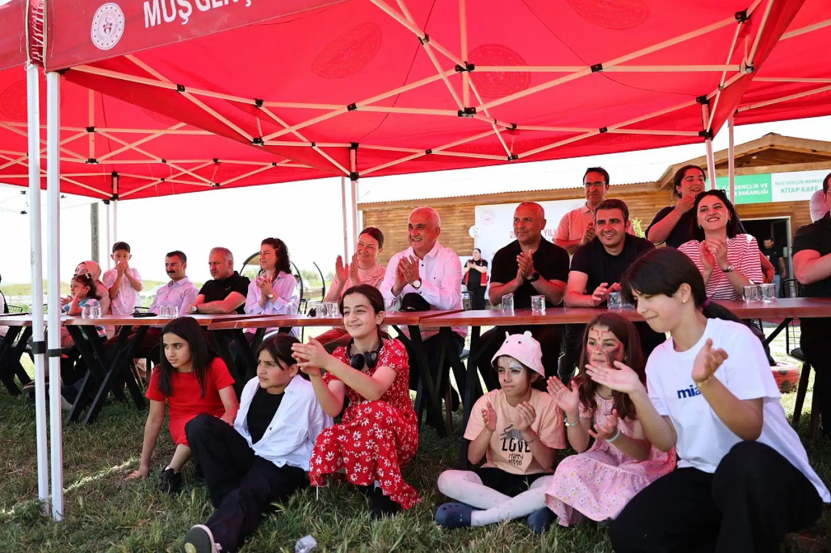 Muş'ta Büyük Aile Festivalinde Renkli ve Neşeli Anlar Yaşandı