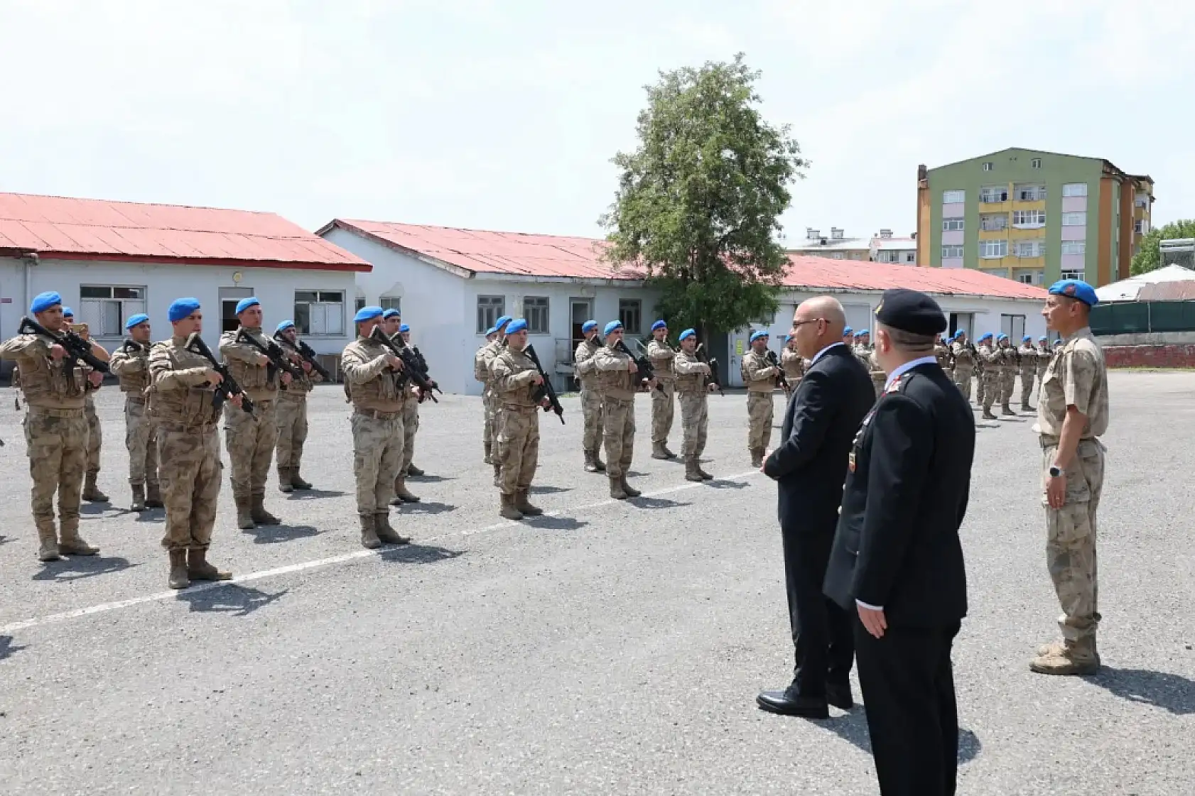 Vali Koç, Ağrı'daki jandarma kahramanlarıyla bir araya geldi