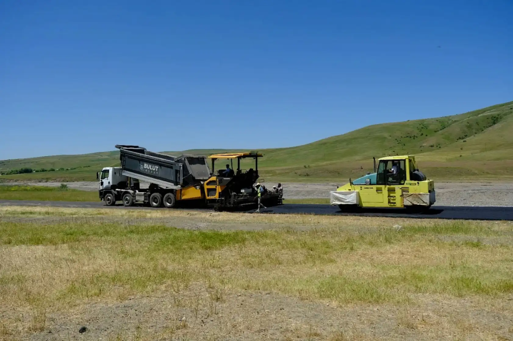 Ağrı'da köy yollarında ulaşım rahatlıyor