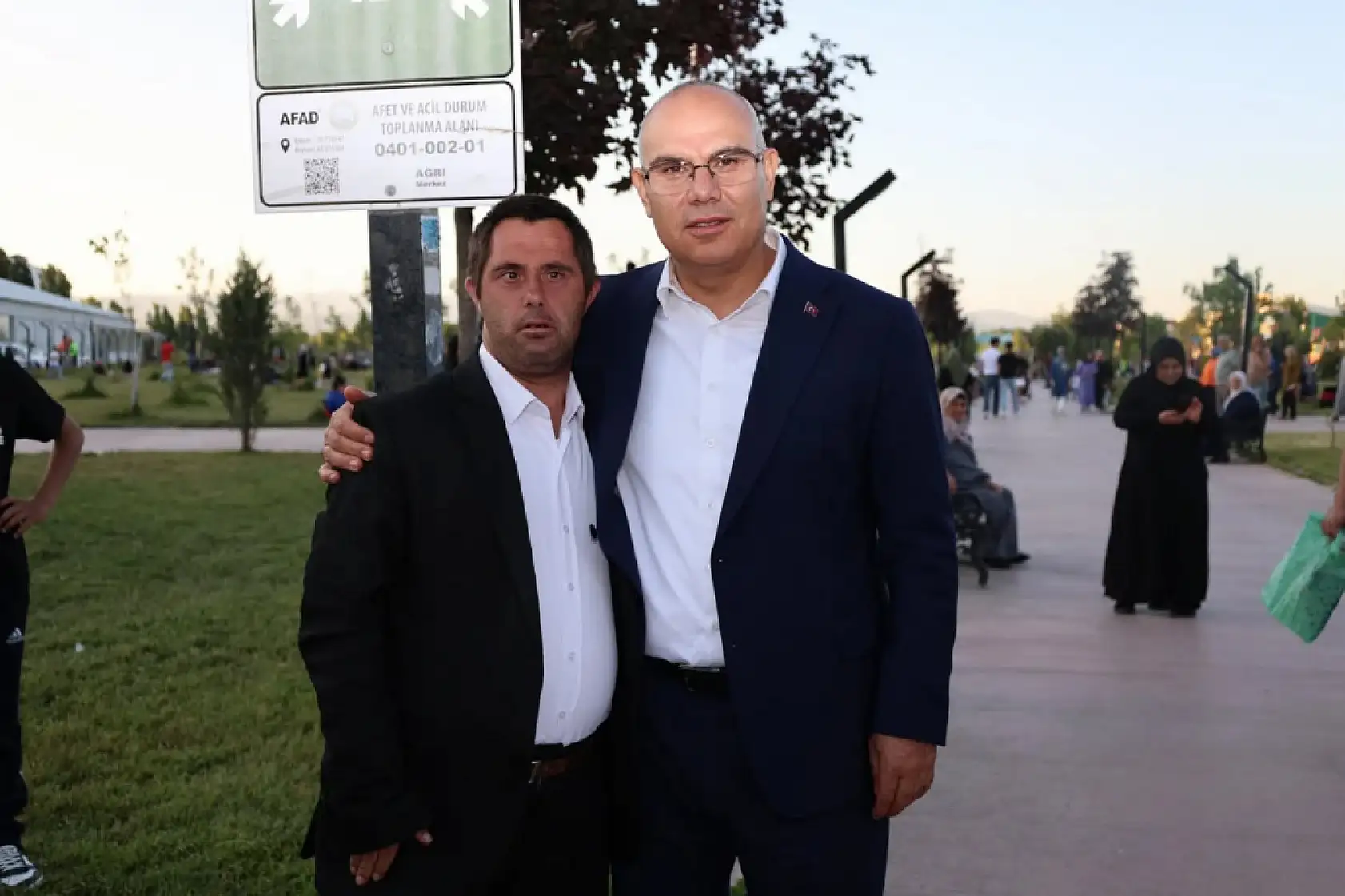 Vali Koç SMA hastası Kerem için düzenlenen kermesi ziyaret etti