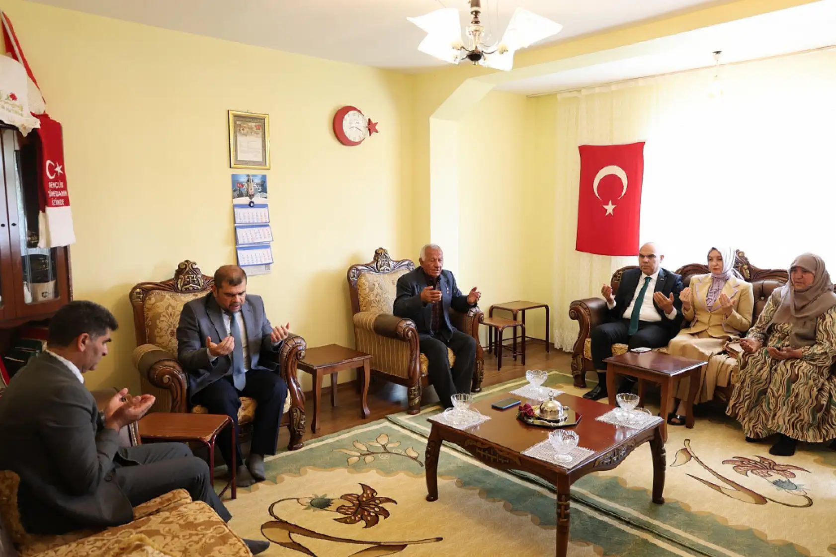 Ağrı'da babalar günü ziyaretinde şehit ailesi unutulmadı