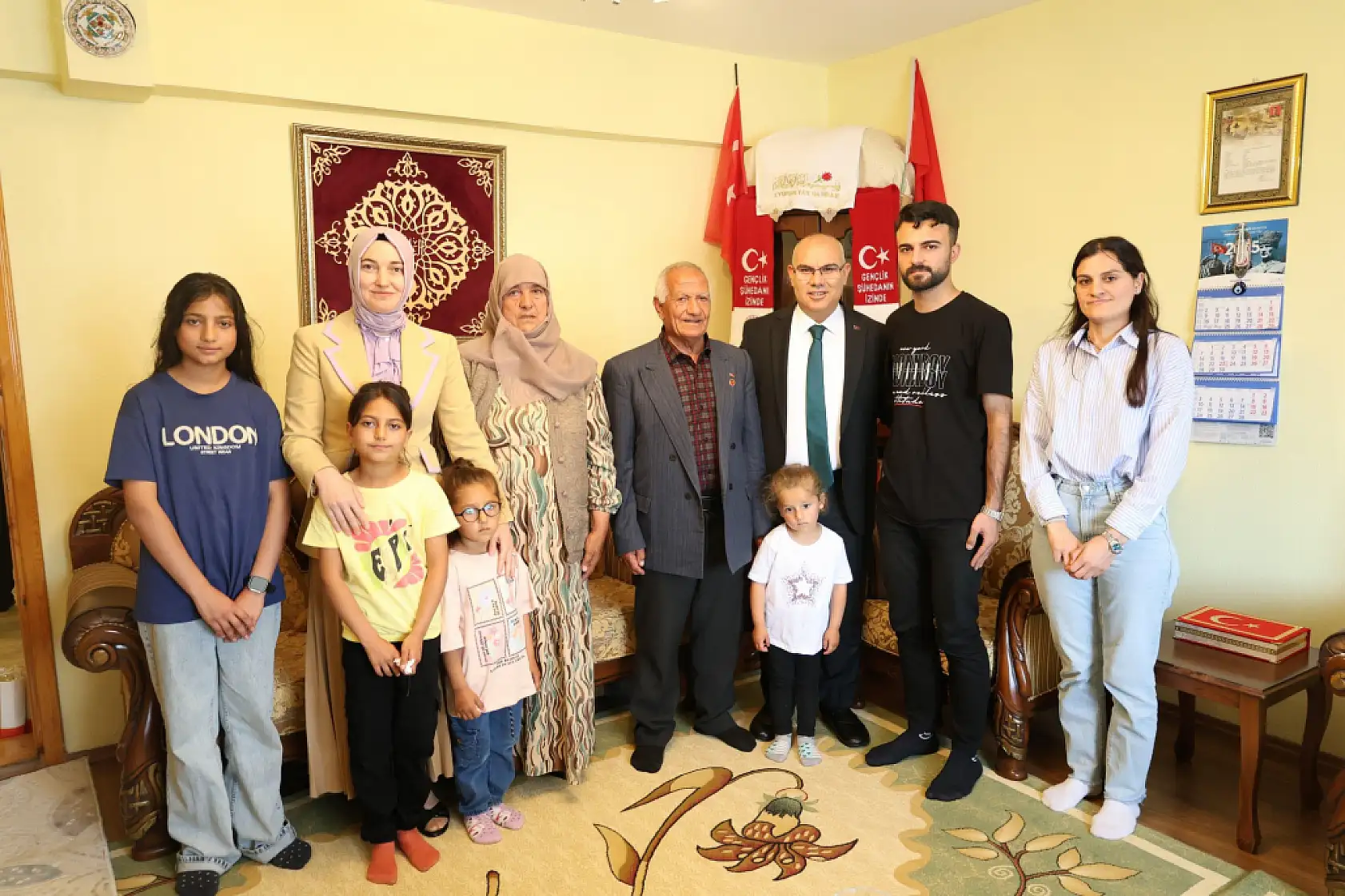 Ağrı'da babalar günü ziyaretinde şehit ailesi unutulmadı