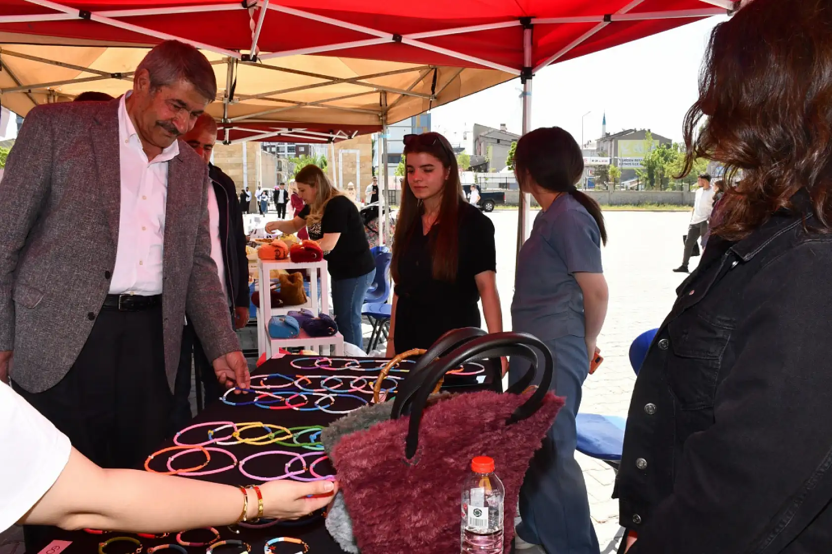 Patnos'ta öğrenciler bahar şenliği'nde projelerini sergiledi