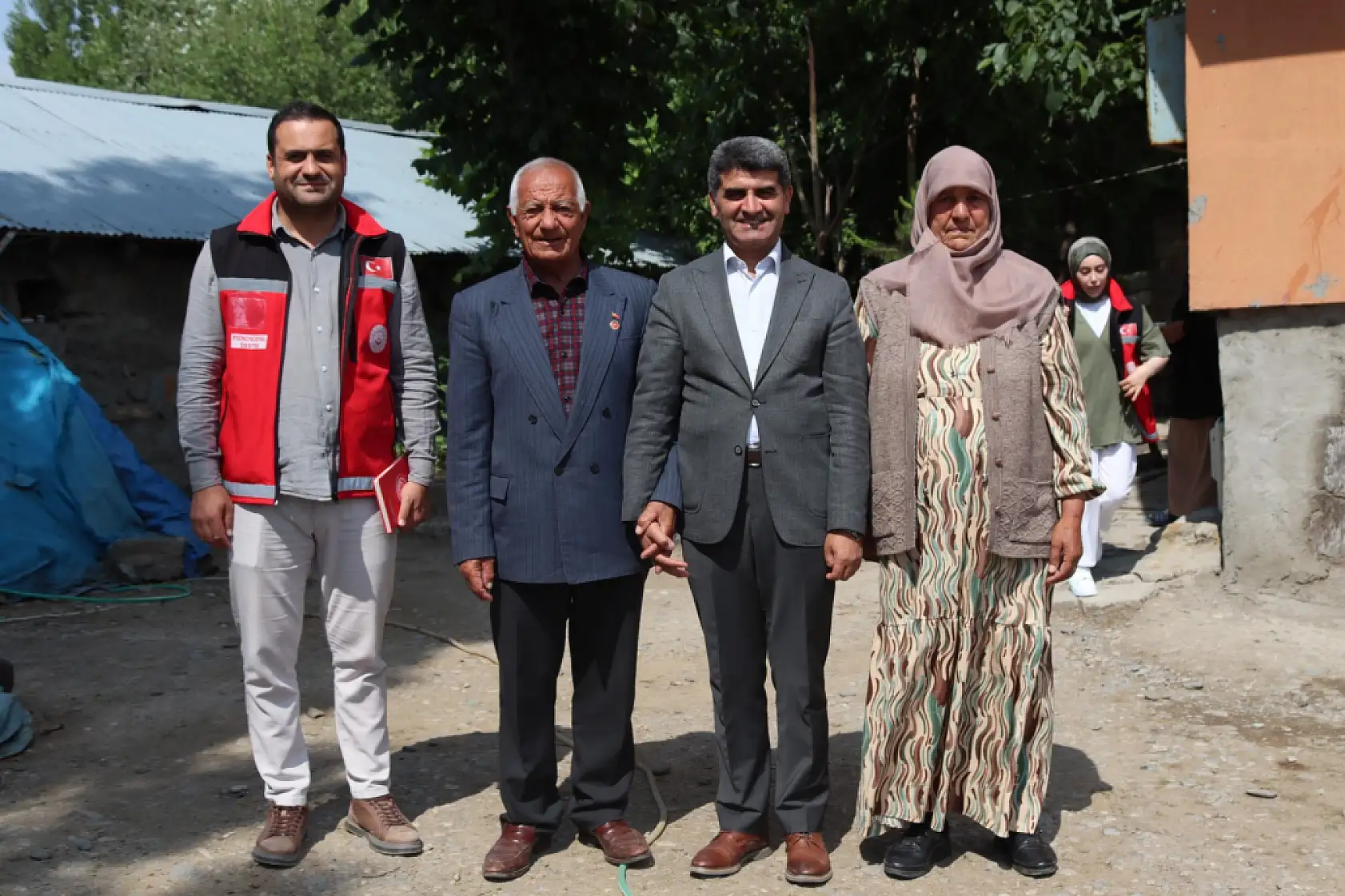 Ağrı'da babalar günü ziyaretinde şehit ailesi unutulmadı
