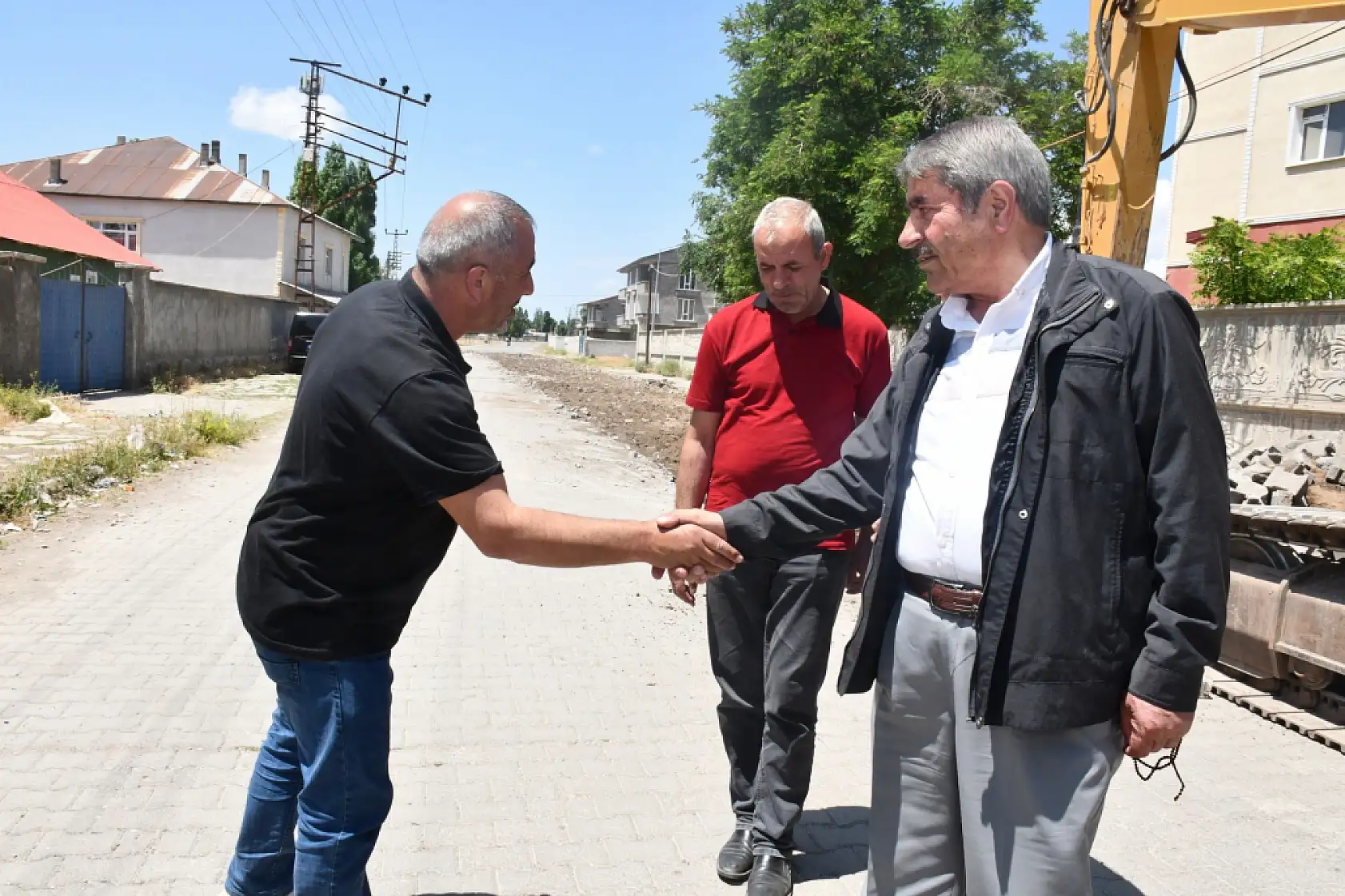 Patnos'ta bozuk yolların sorunu çözüme kavuşuyor