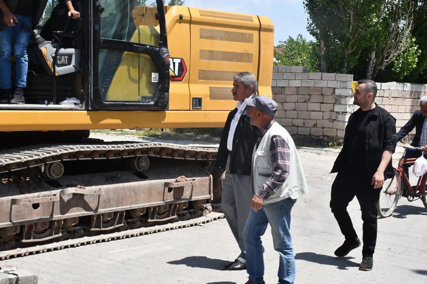 Patnos'ta bozuk yolların sorunu çözüme kavuşuyor