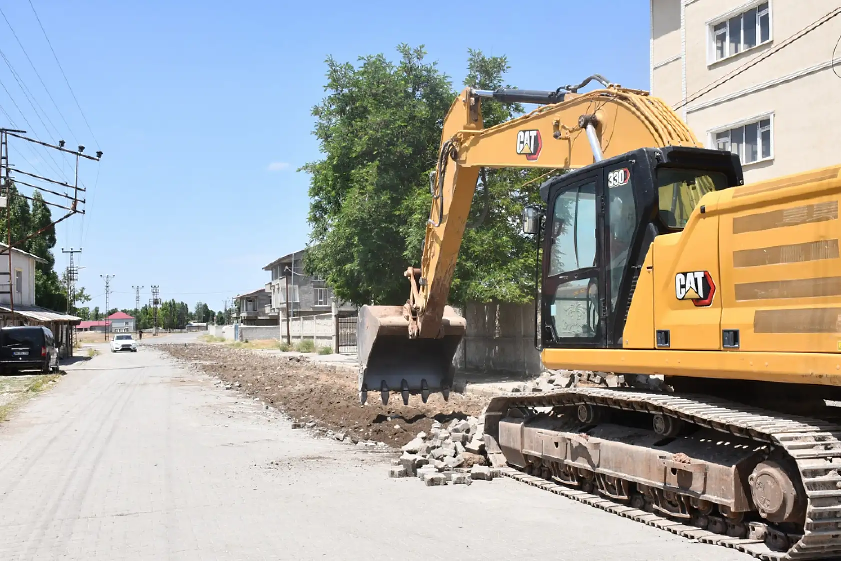 Patnos'ta bozuk yolların sorunu çözüme kavuşuyor