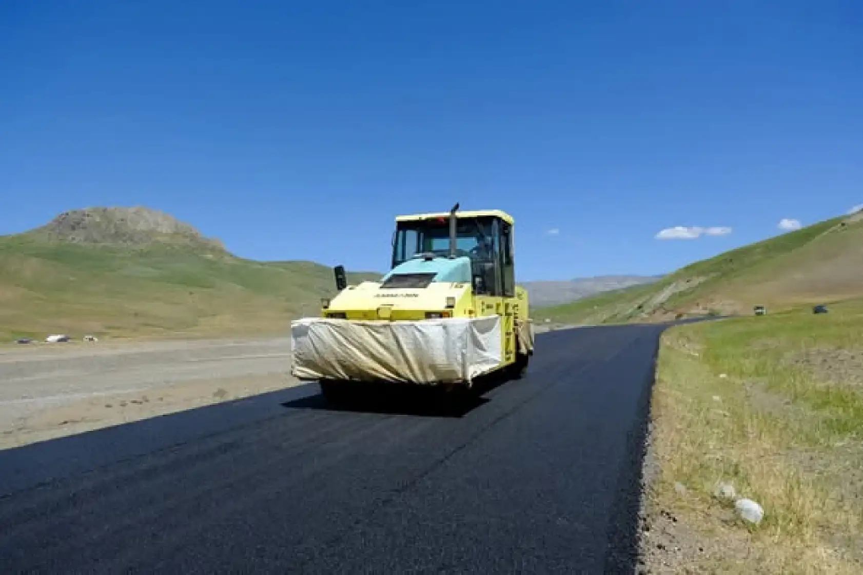 Ağrı'da köy yollarında ulaşım rahatlıyor