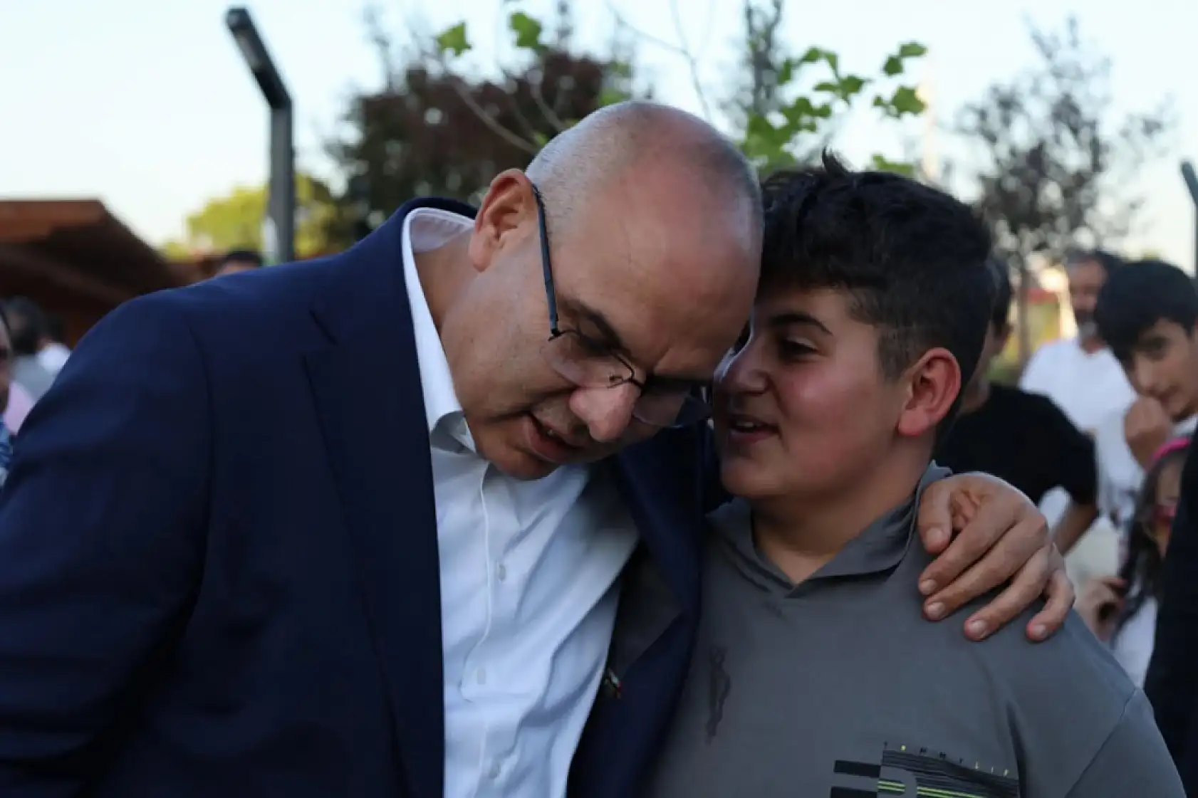 Vali Koç SMA hastası Kerem için düzenlenen kermesi ziyaret etti