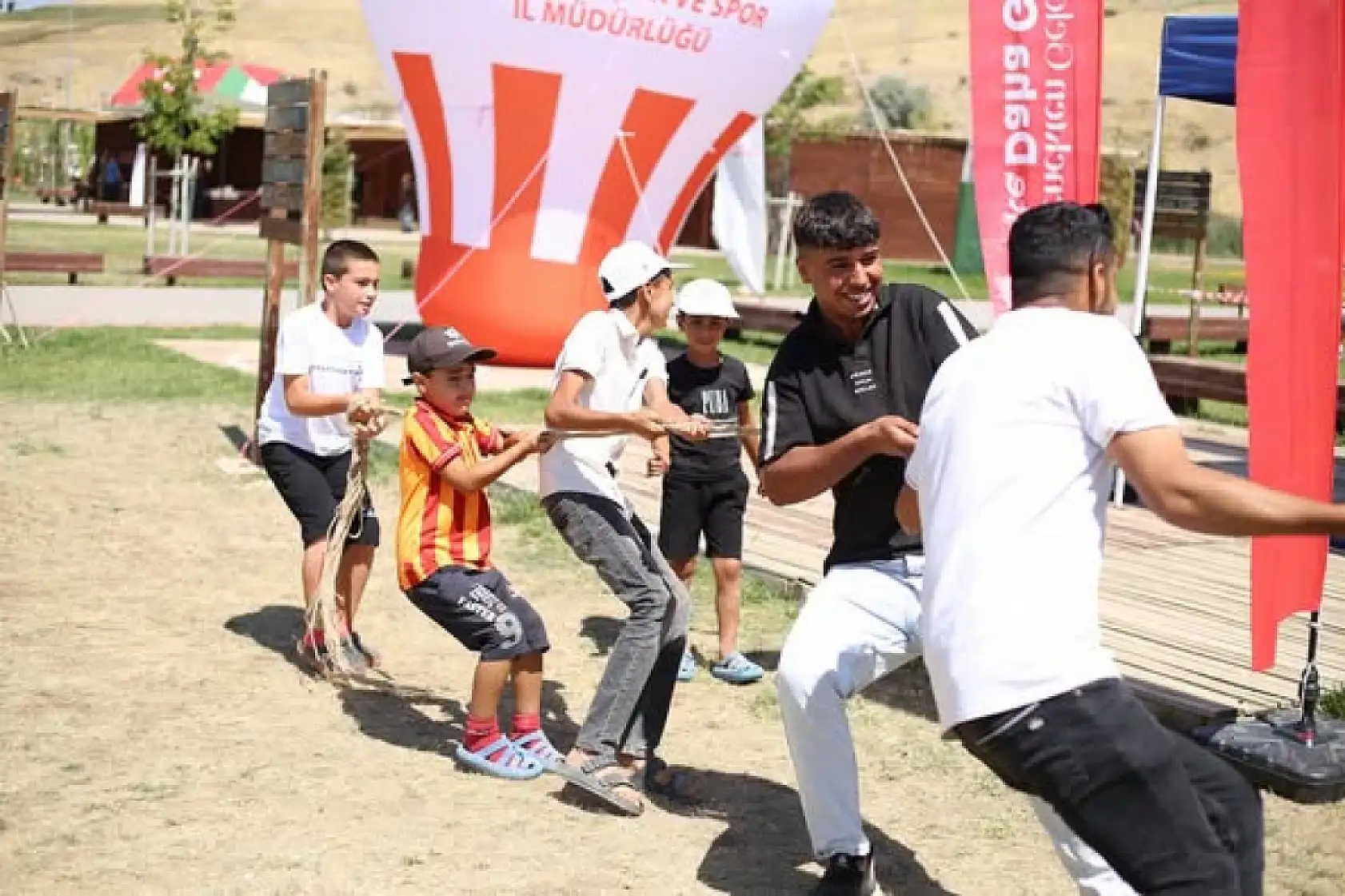 Bitlis'te 1071 Malazgirt Zaferi'nin 954. Yıl Dönümü Coşkuyla Anıldı